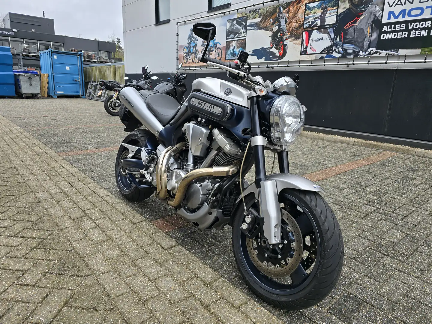 Yamaha MT-01 Zilver - 2