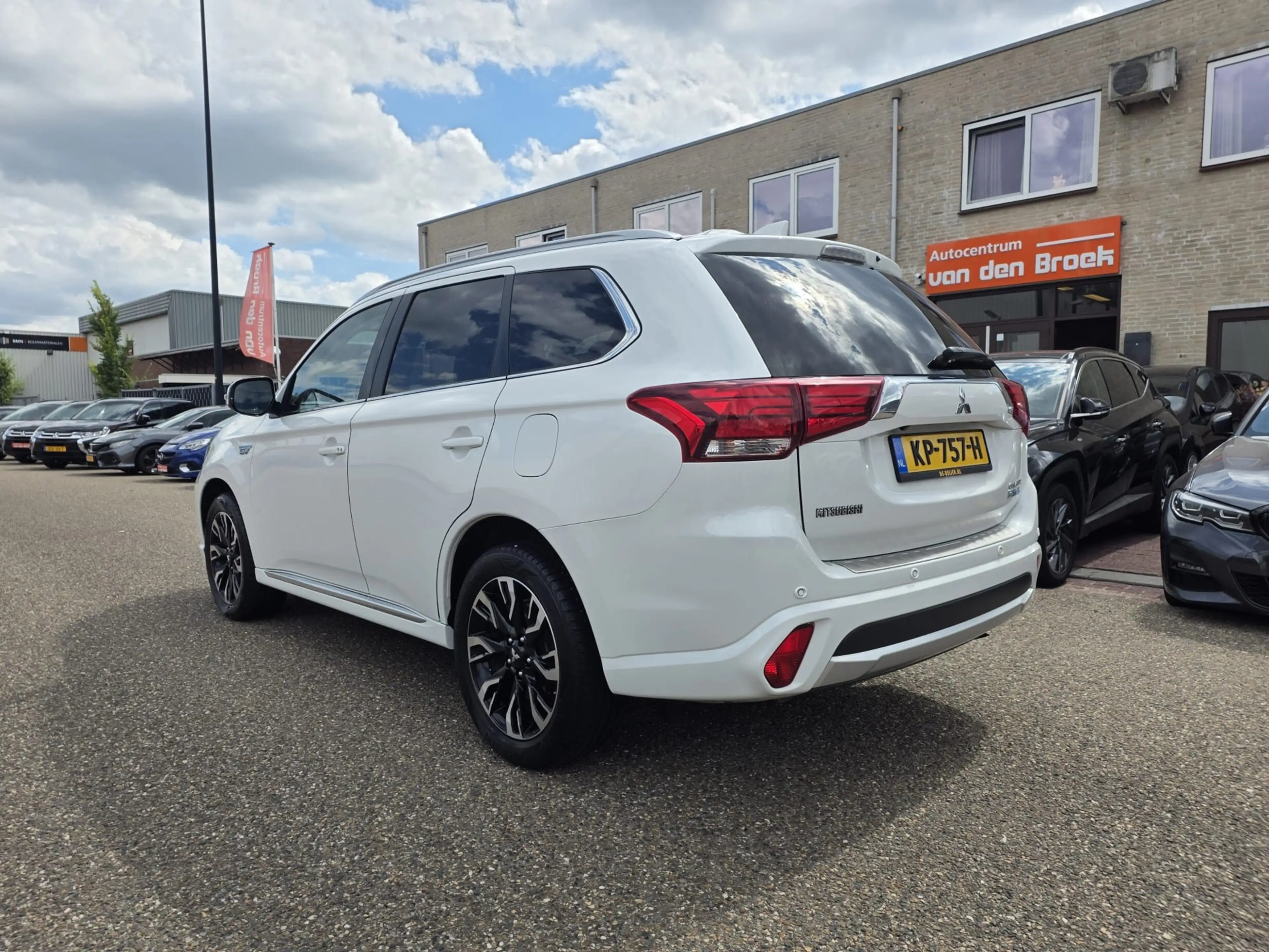 Mitsubishi Outlander PHEV Executive Edition Navi Camera Nl Auto Xenon L — photo 7