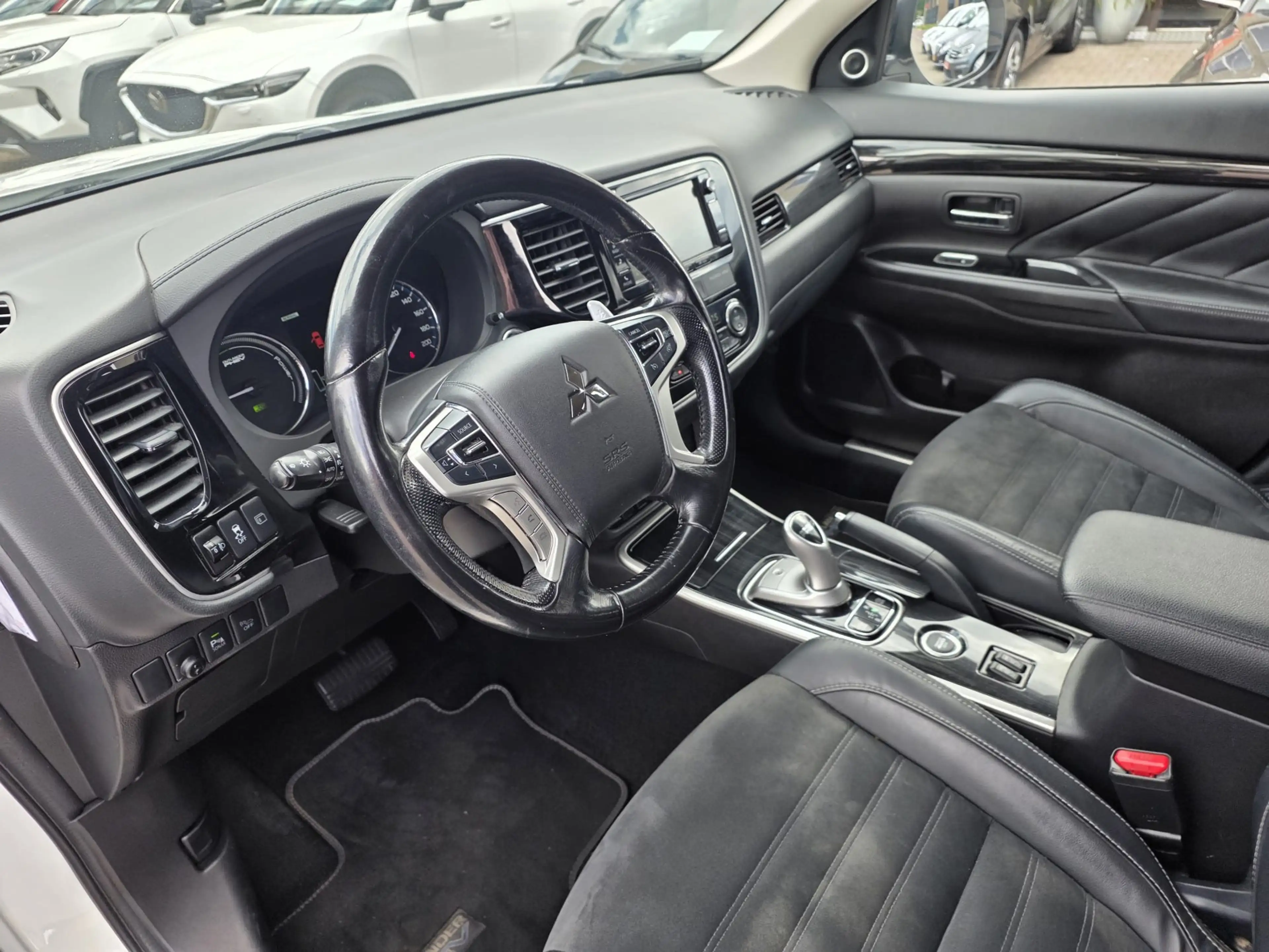 Mitsubishi Outlander PHEV Executive Edition Navi Camera Nl Auto Xenon L — photo 9