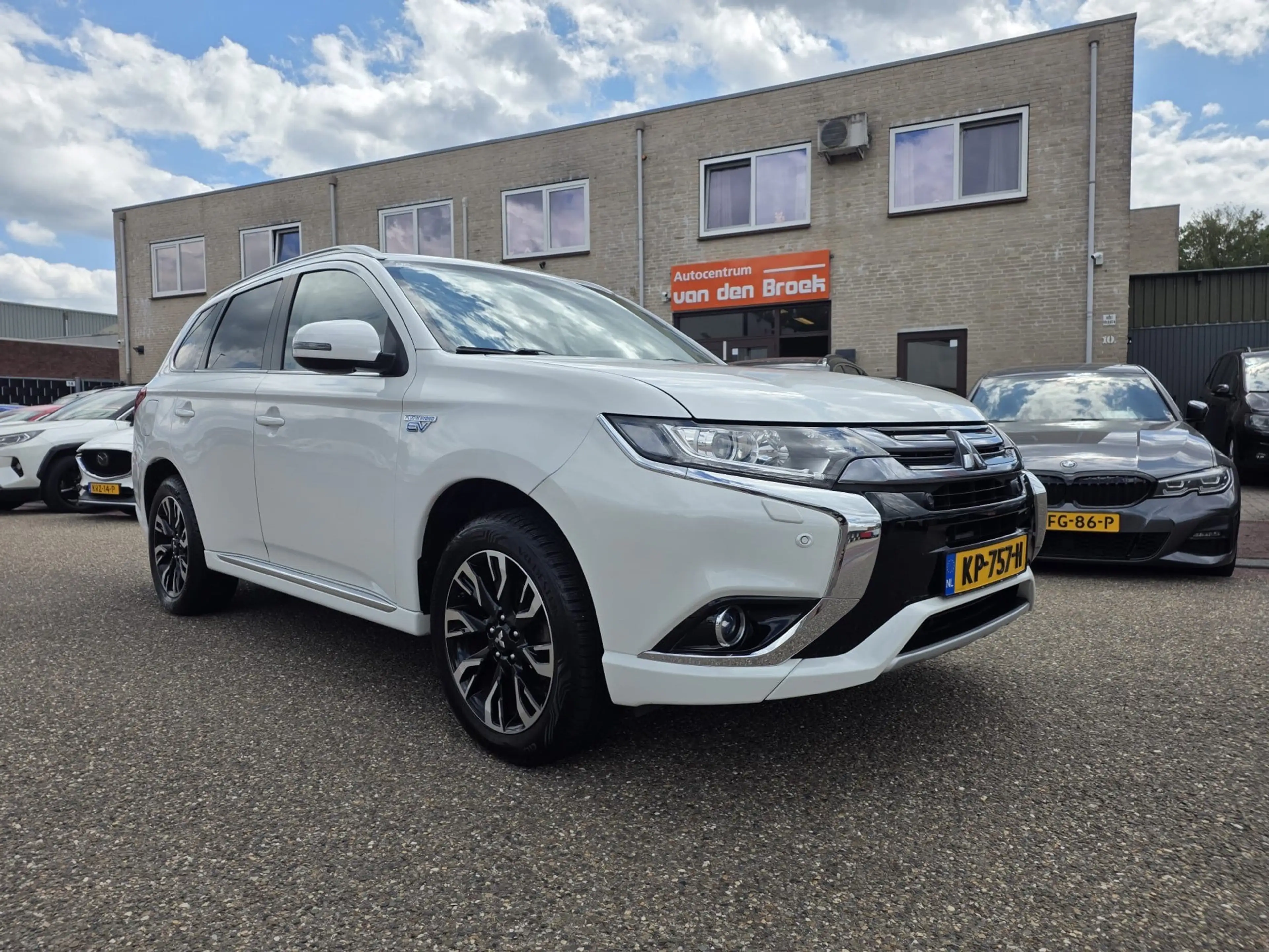 Mitsubishi Outlander PHEV Executive Edition Navi Camera Nl Auto Xenon L