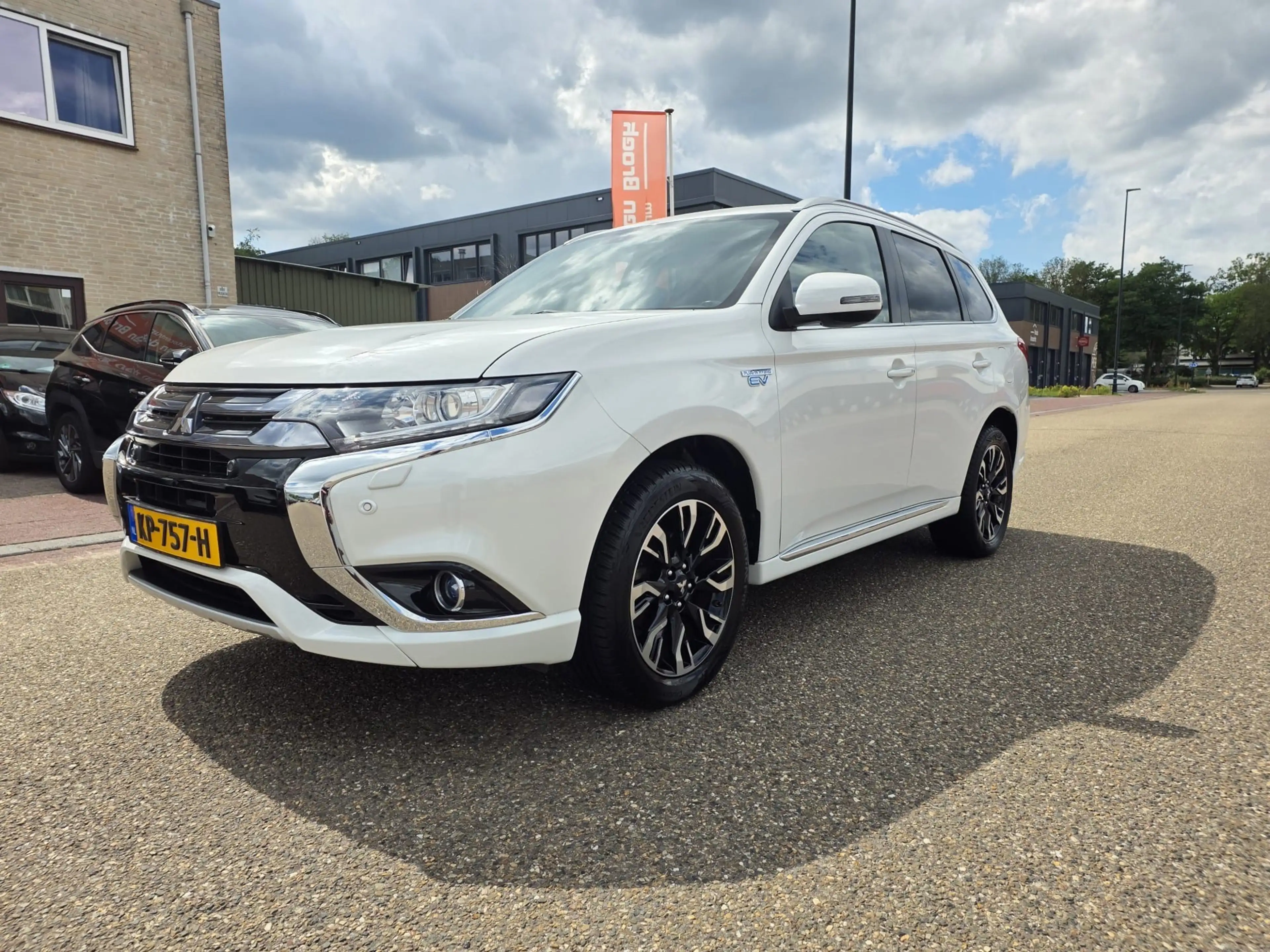 Mitsubishi Outlander PHEV Executive Edition Navi Camera Nl Auto Xenon L — photo 2