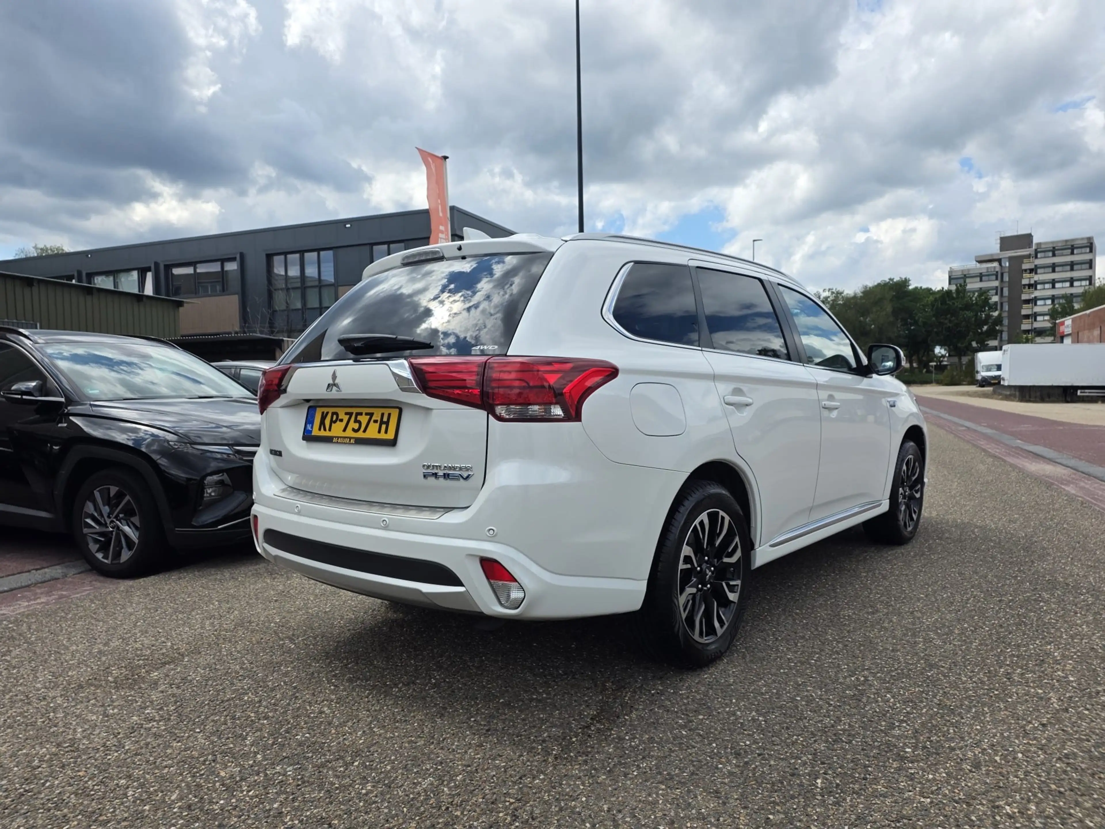 Mitsubishi Outlander PHEV Executive Edition Navi Camera Nl Auto Xenon L — photo 3
