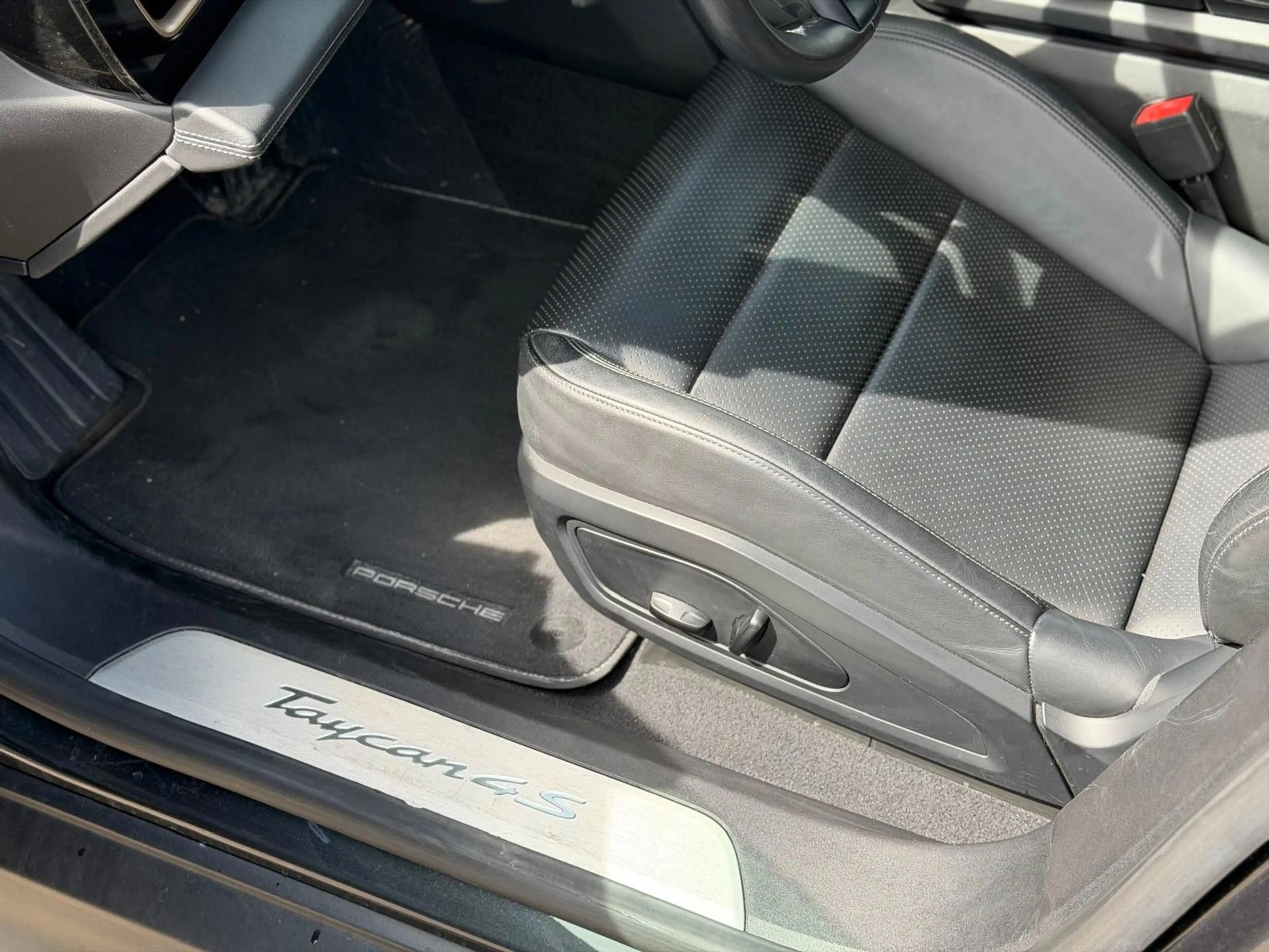 Porsche Taycan 4S I Luftfahrwerk I Approved I 360° — photo 22
