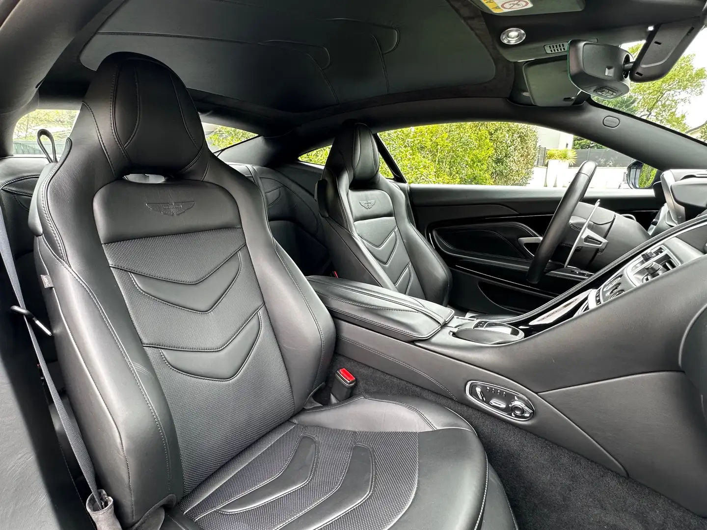 Aston Martin DBS Zwart - 2