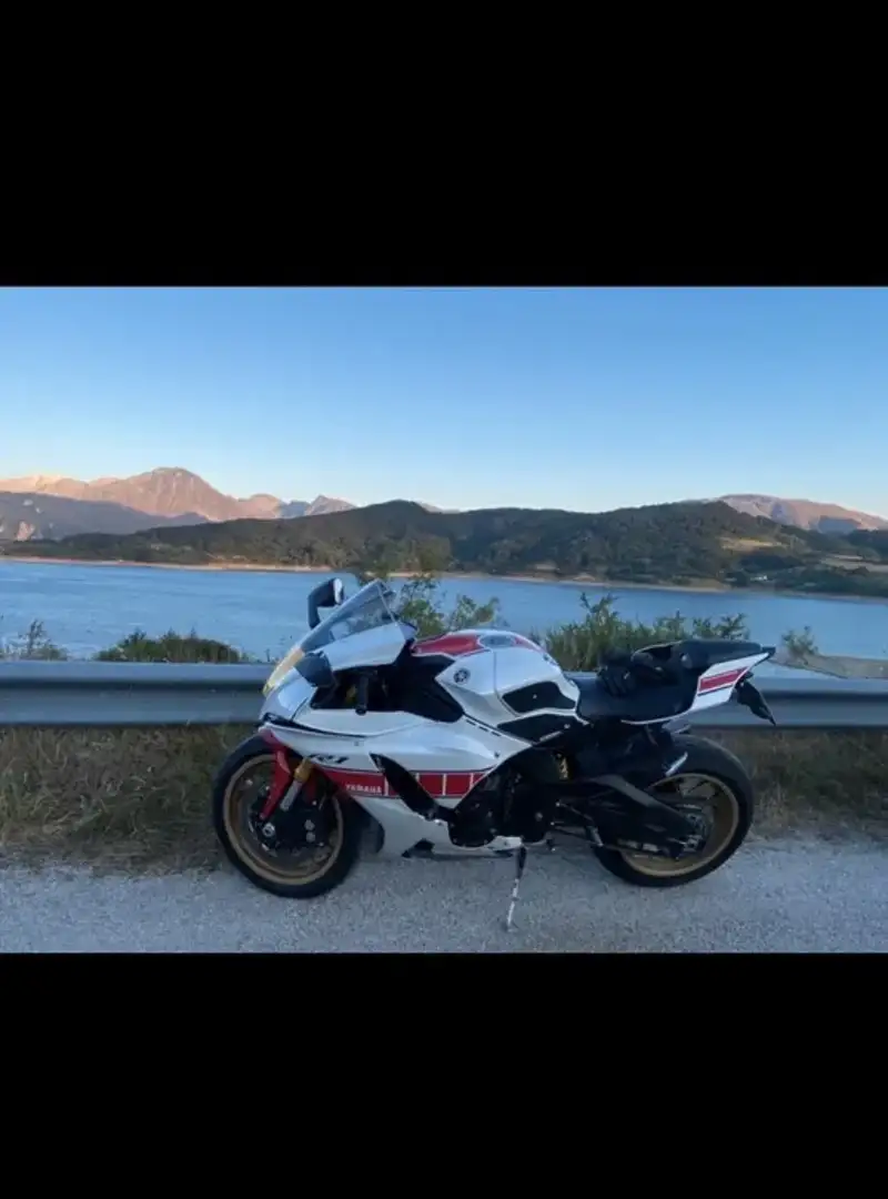 Yamaha YZF-R1 60 th world gp - 2