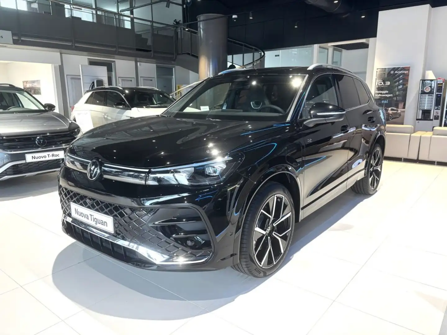 Volkswagen Tiguan Nuova Tiguan R-Line Plus 1.5 TSI eHybrid 150 kW (2 Nero - 1