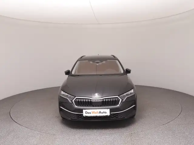 Skoda Octavia view 3