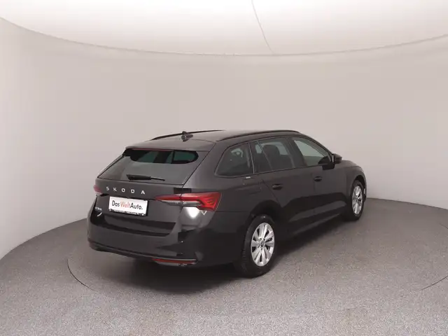 Skoda Octavia view 4