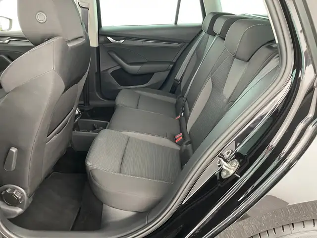 Skoda Octavia view 11