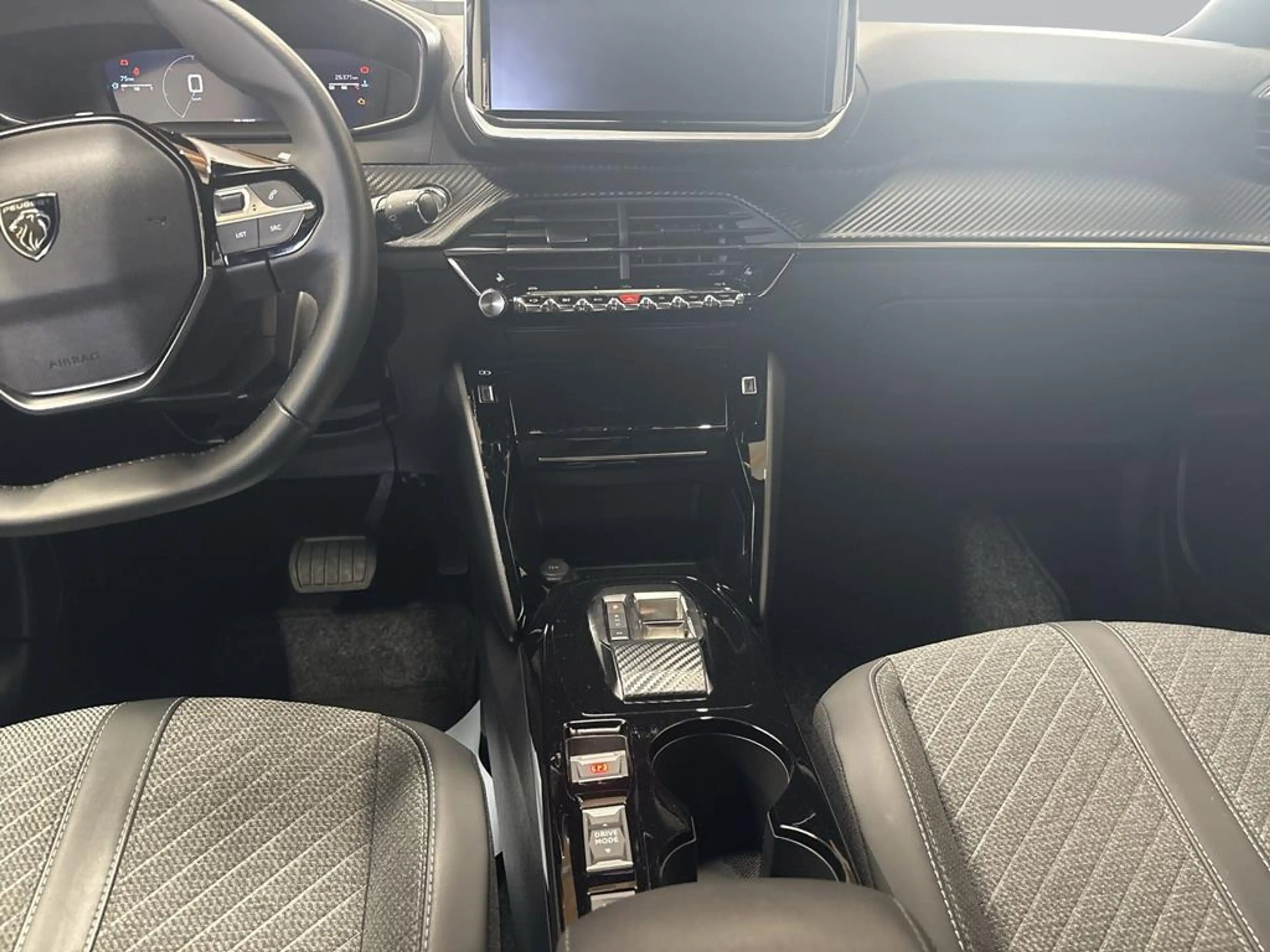 Peugeot 2008 1.2 PureTech 130 Allure — photo 12