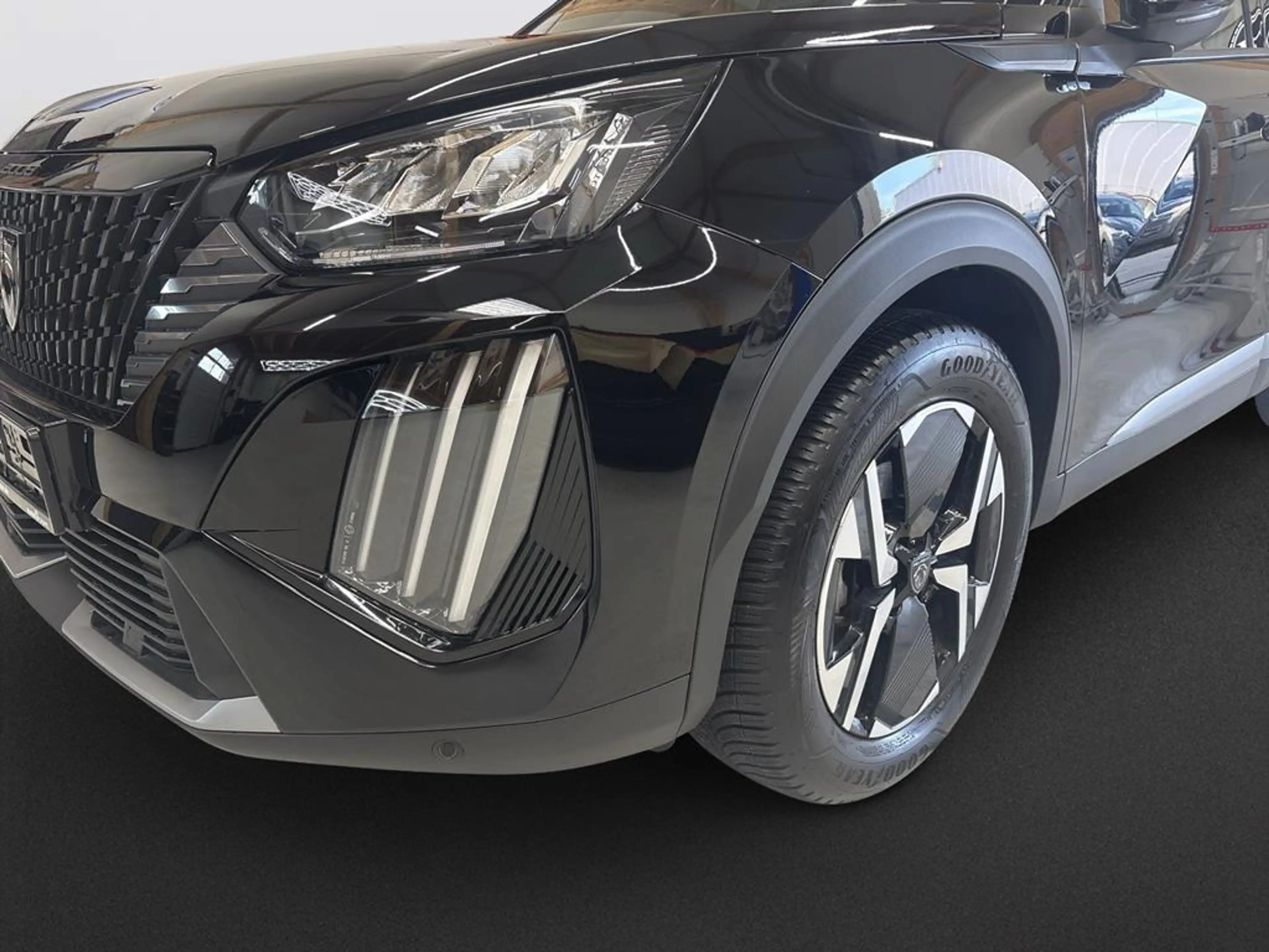 Peugeot 2008 1.2 PureTech 130 Allure — photo 9