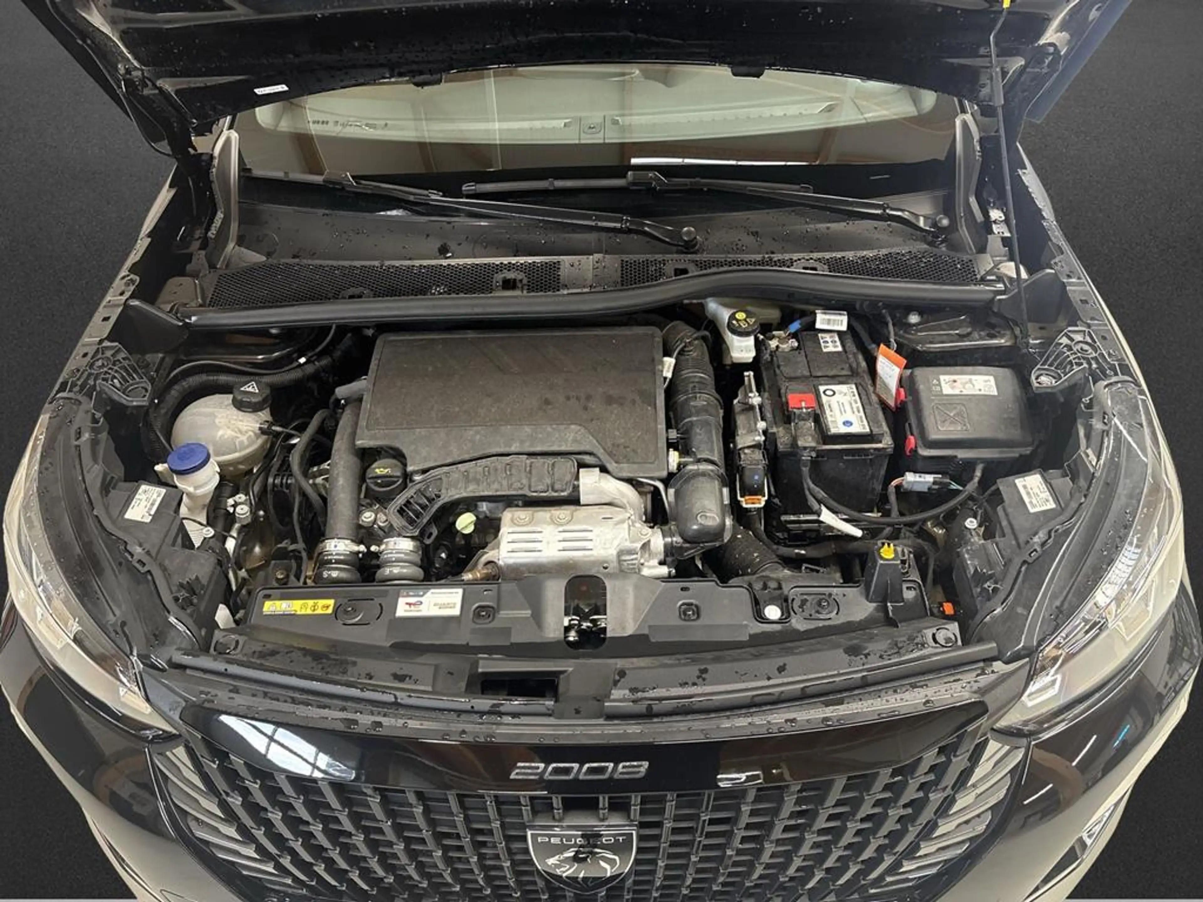 Peugeot 2008 1.2 PureTech 130 Allure — photo 5