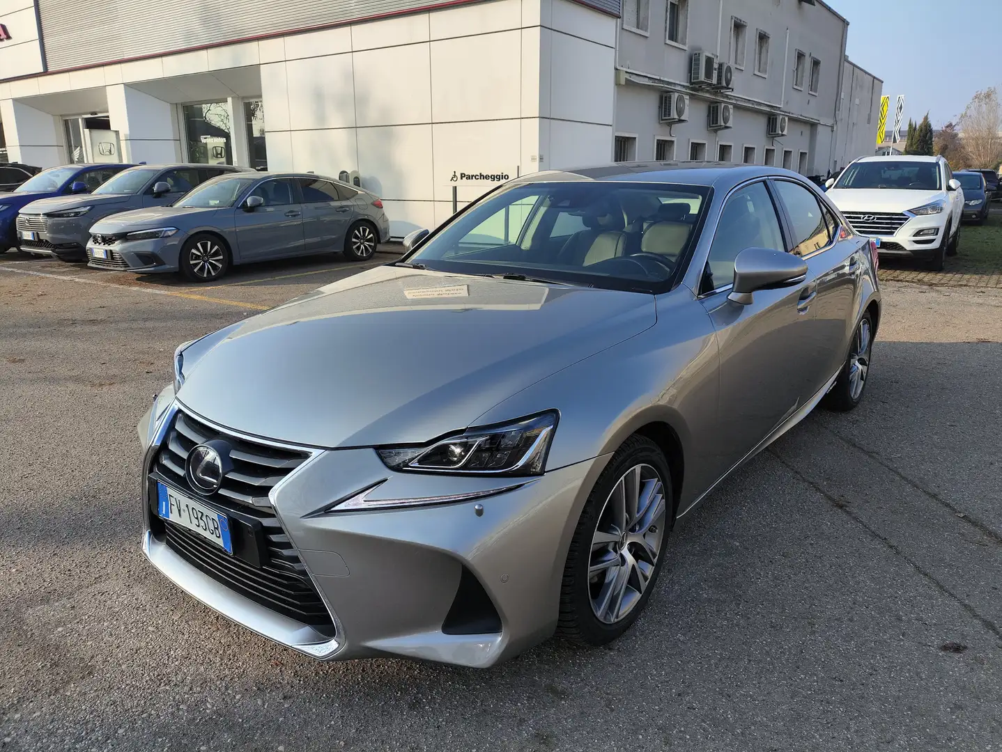 Lexus IS 300 2.5 Hybrid Luxury CVT Silber - 2