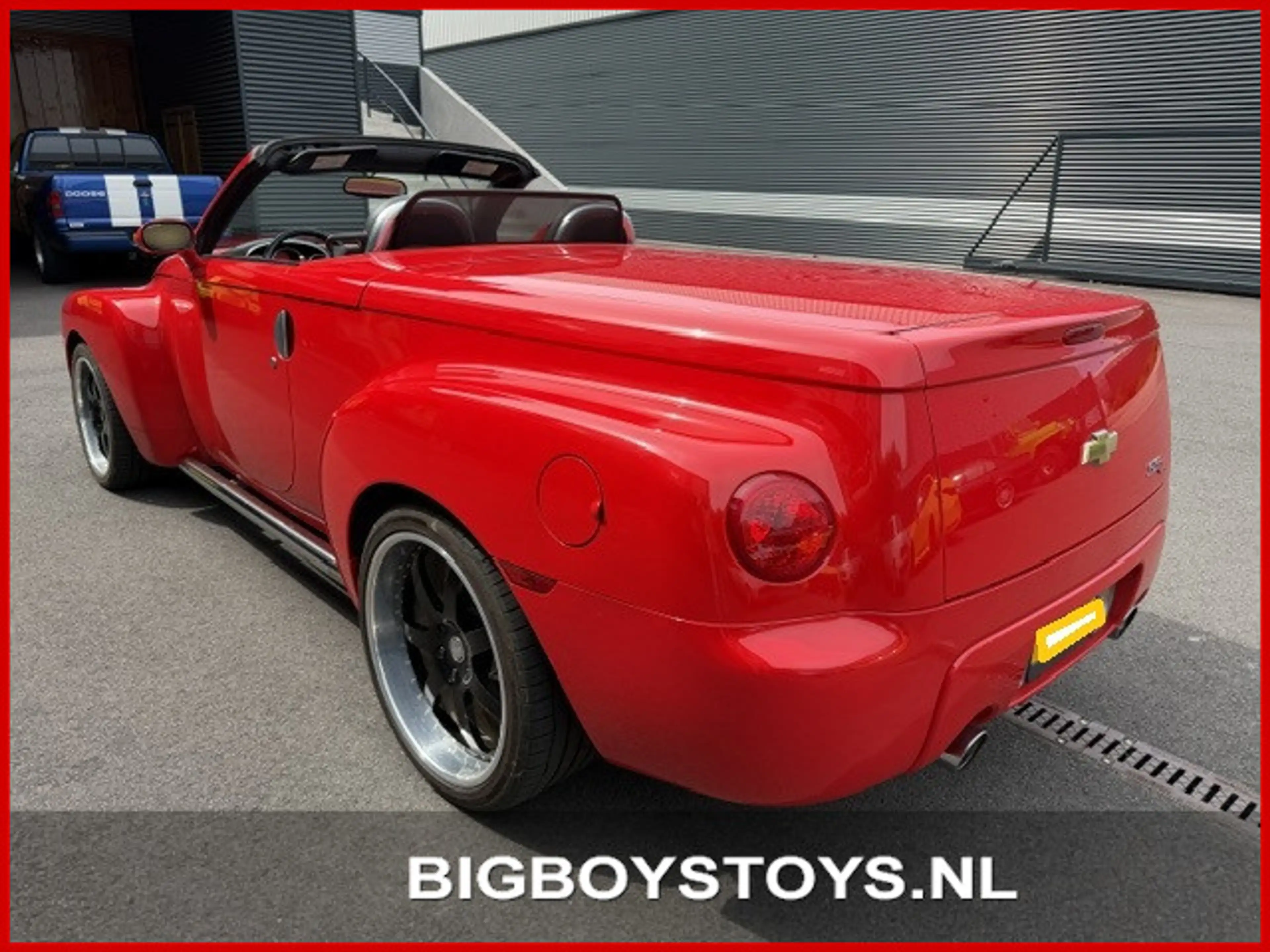 Chevrolet SSR — photo 7