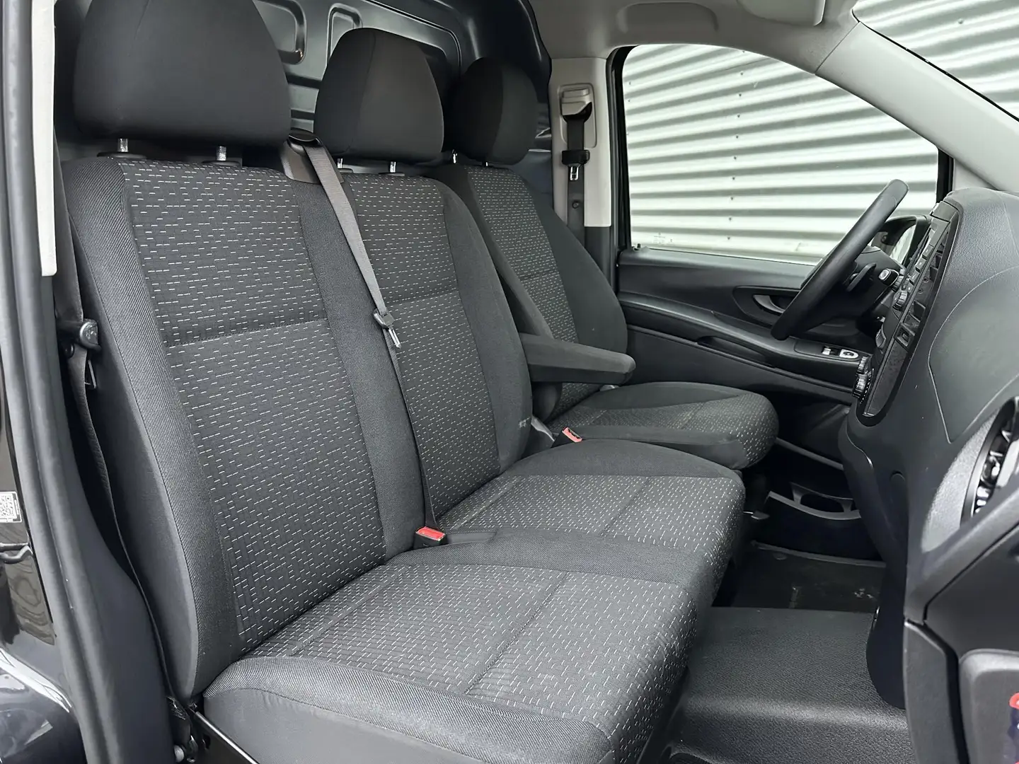 Mercedes-Benz Vito 114 CDI Automaat Airco Navigatie  Apple Carplay- Zwart - 2