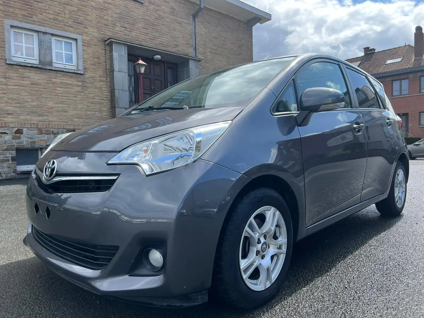 Toyota Verso-S Verso S 1.33 VVT-i Luna Gri - 1