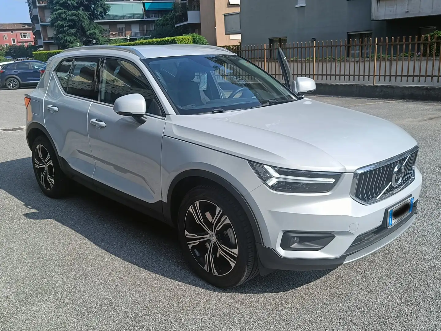 Volvo XC40 XC40 1.5 t5 PHEV Inscription Expression auto my21 Plateado - 1
