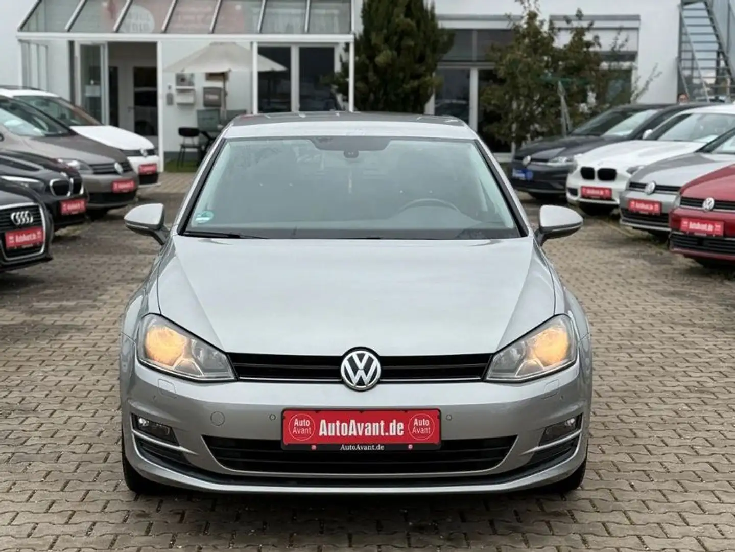 Volkswagen Golf 1.2 TSI BMT Comfortline*NAVI*SHZ*GRA*BCM*BT Grau - 2