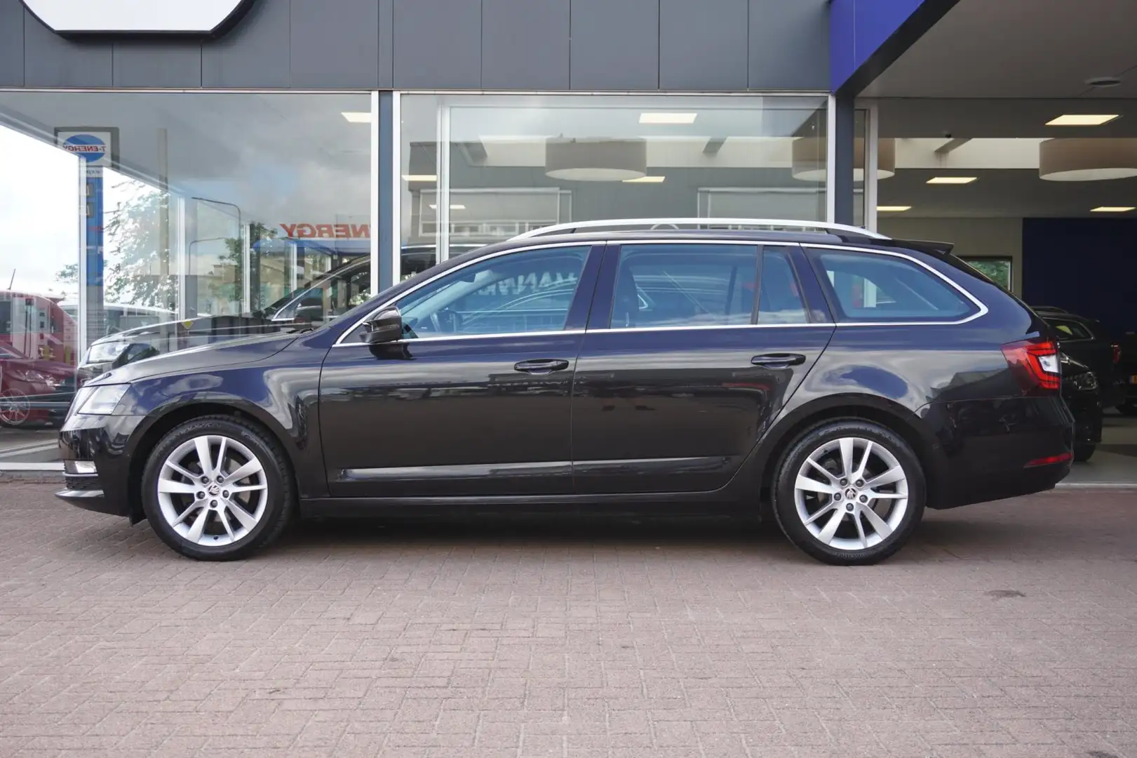 Skoda Octavia Combi 1.0 TSI Greentech Business Edition Plus | Na Zwart - 2