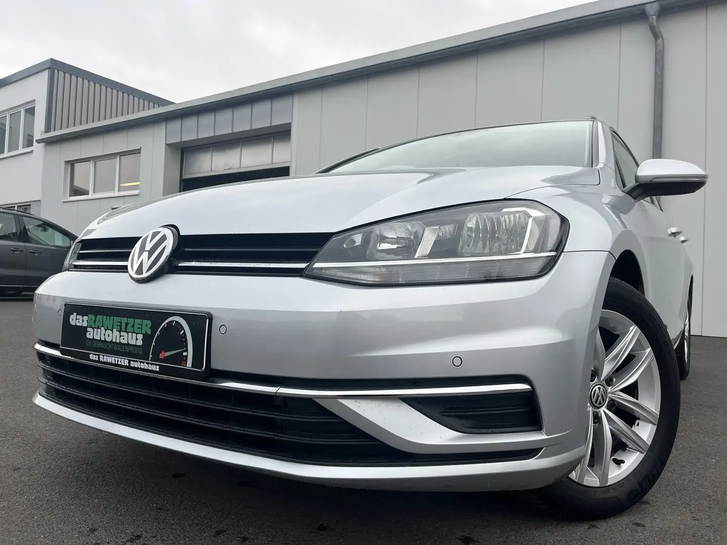 Volkswagen Golf Variant 1.6 TDI Comfortline AHK Navi PDC Klima ISO Silber - 1