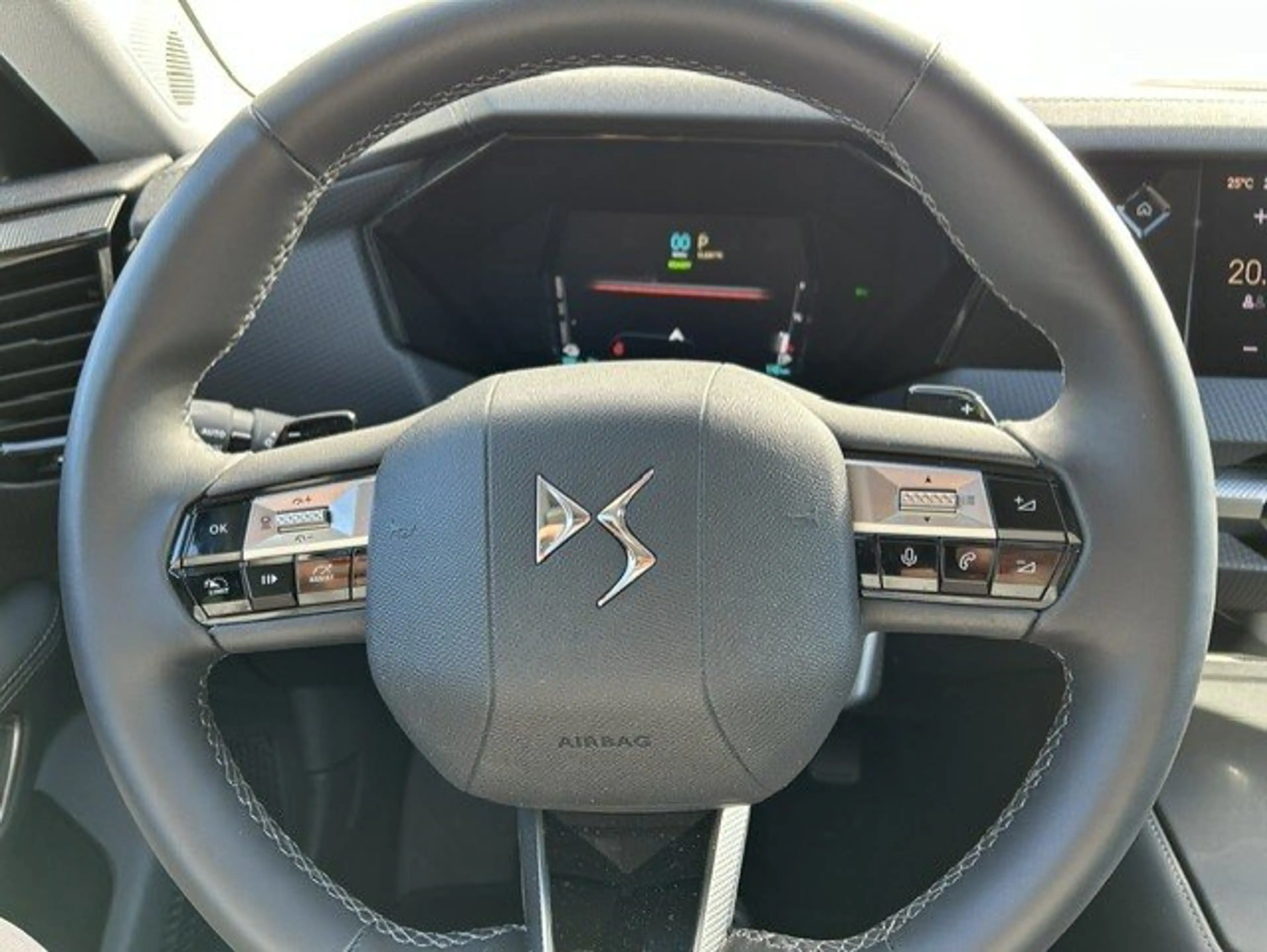 DS Automobiles DS 4 Cross Rivoli E-Tense 225pk — photo 10