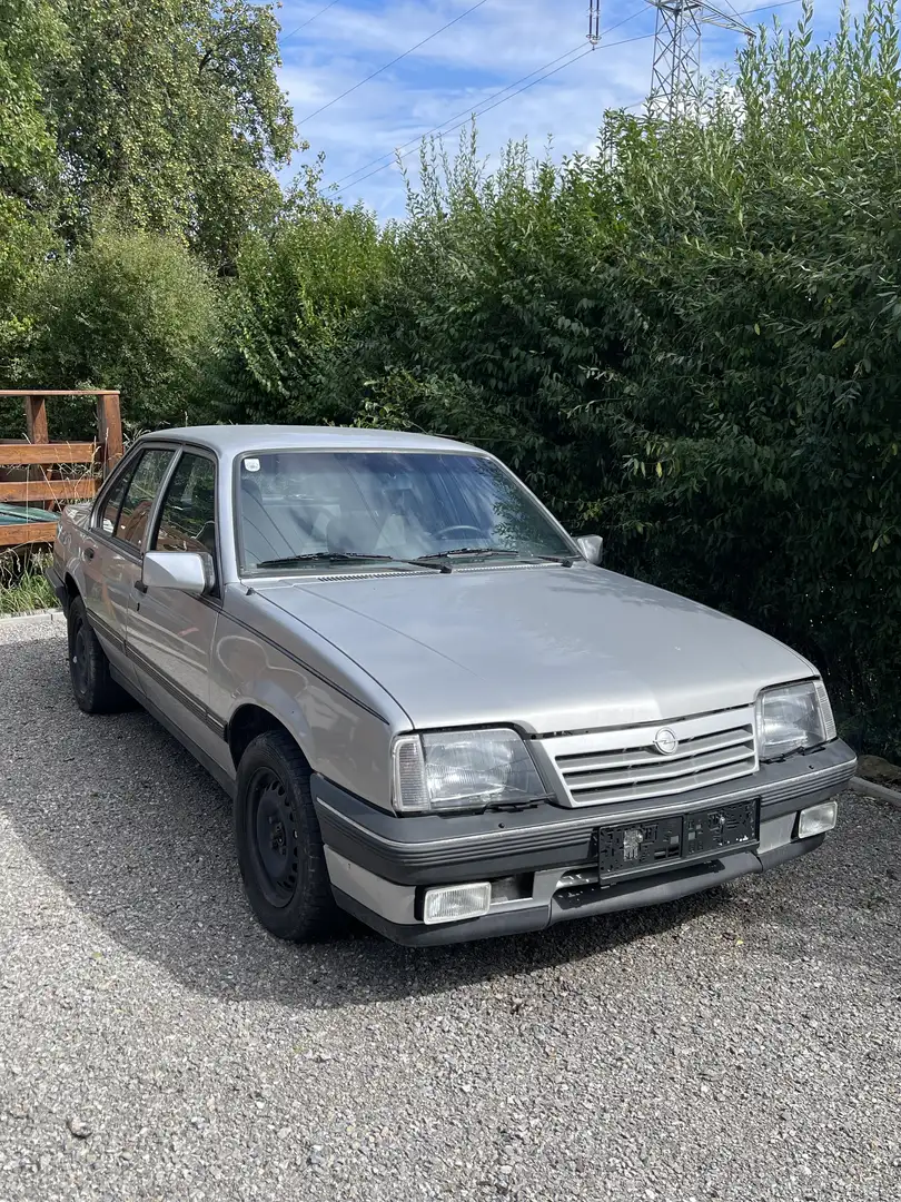 Opel Ascona GL 2,0 i - 1