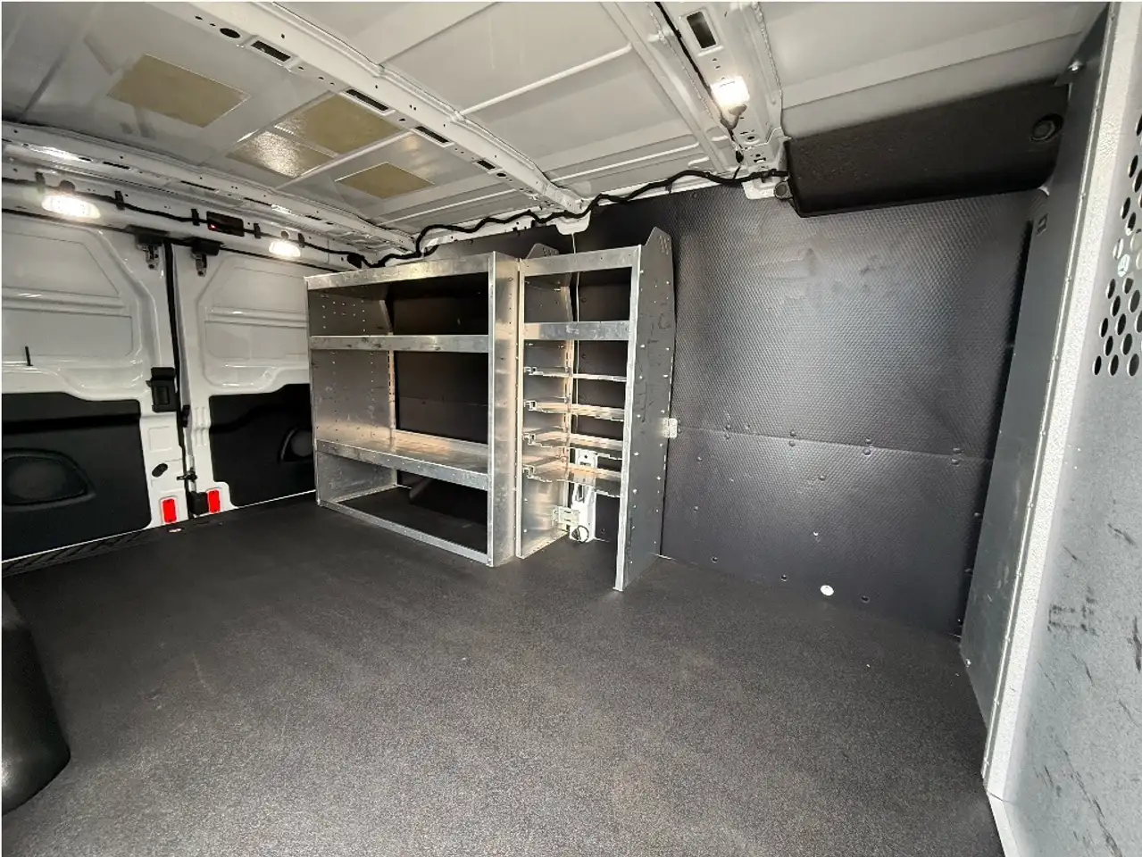 Ford Transit Cargo Van снимка Ford Transit Cargo Van