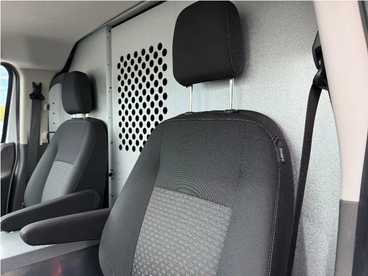 Ford Transit Cargo Van снимка Ford Transit Cargo Van