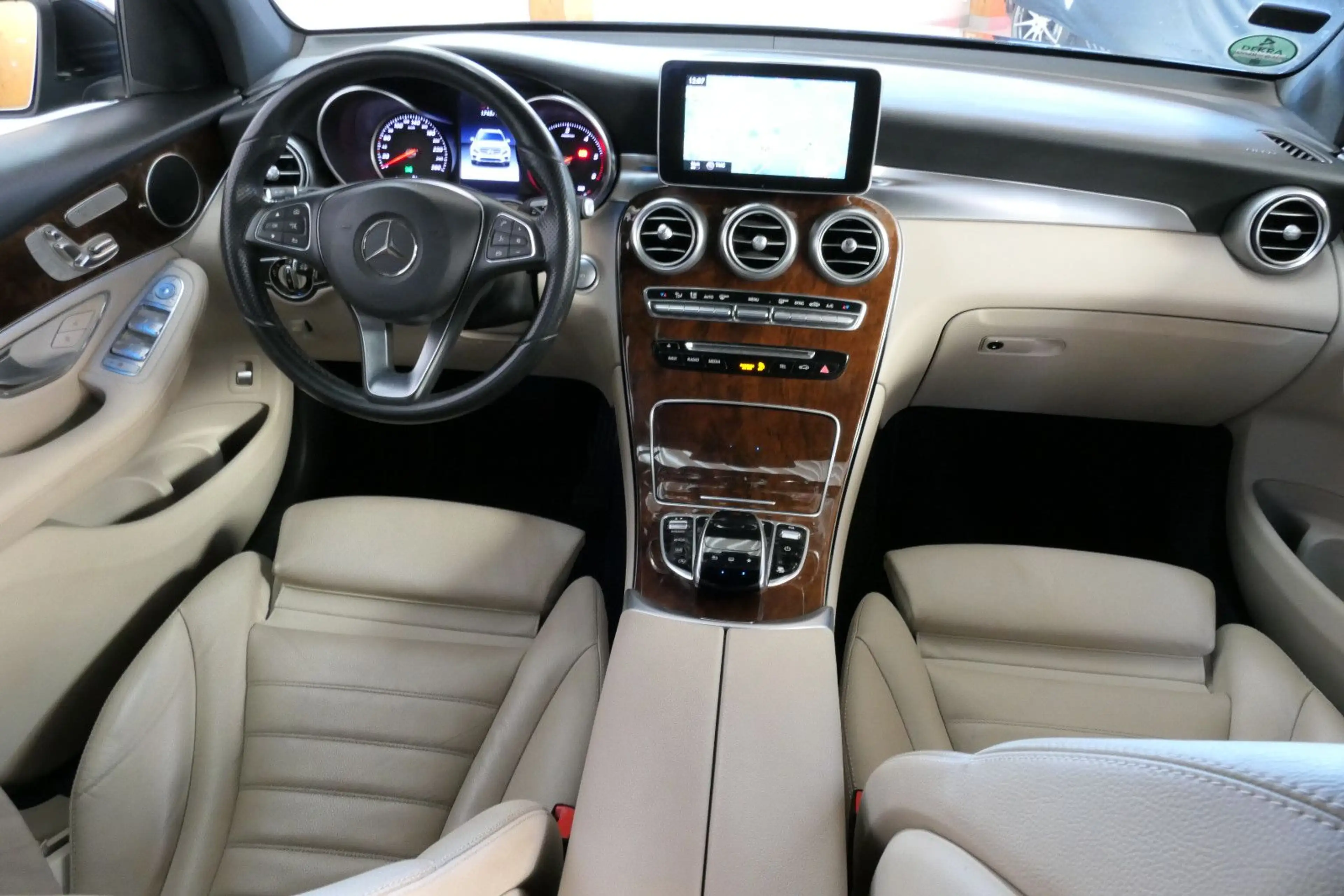 Mercedes-Benz GLC 250 d 4Matic Exclusiv *LED*AHK*LEDER*LUFT* — photo 14