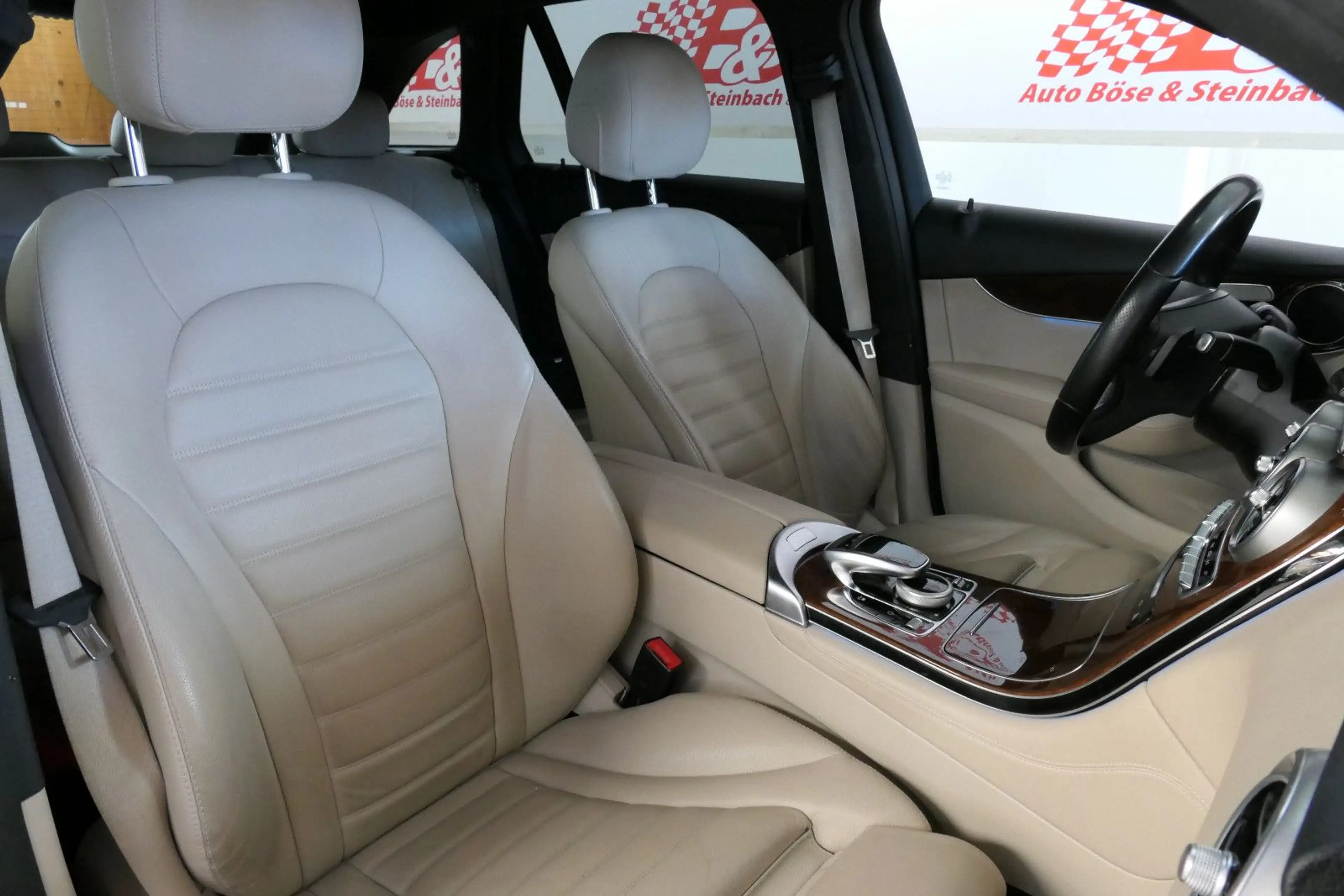Mercedes-Benz GLC 250 d 4Matic Exclusiv *LED*AHK*LEDER*LUFT* — photo 8