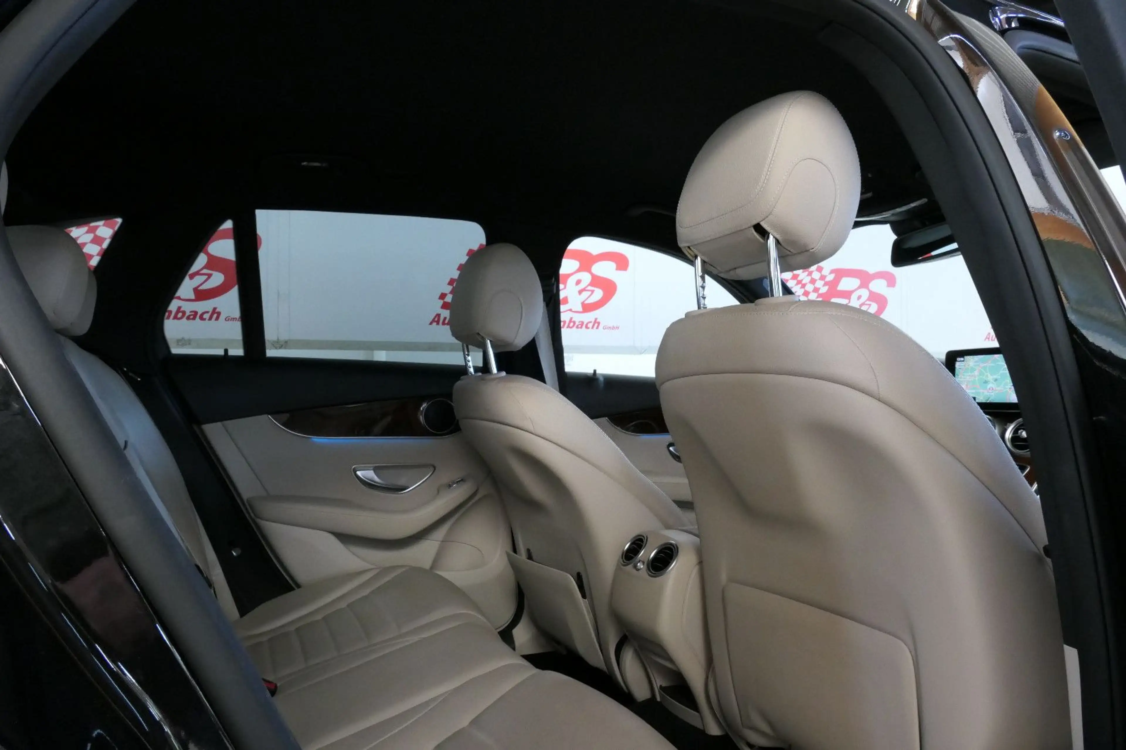 Mercedes-Benz GLC 250 d 4Matic Exclusiv *LED*AHK*LEDER*LUFT* — photo 11