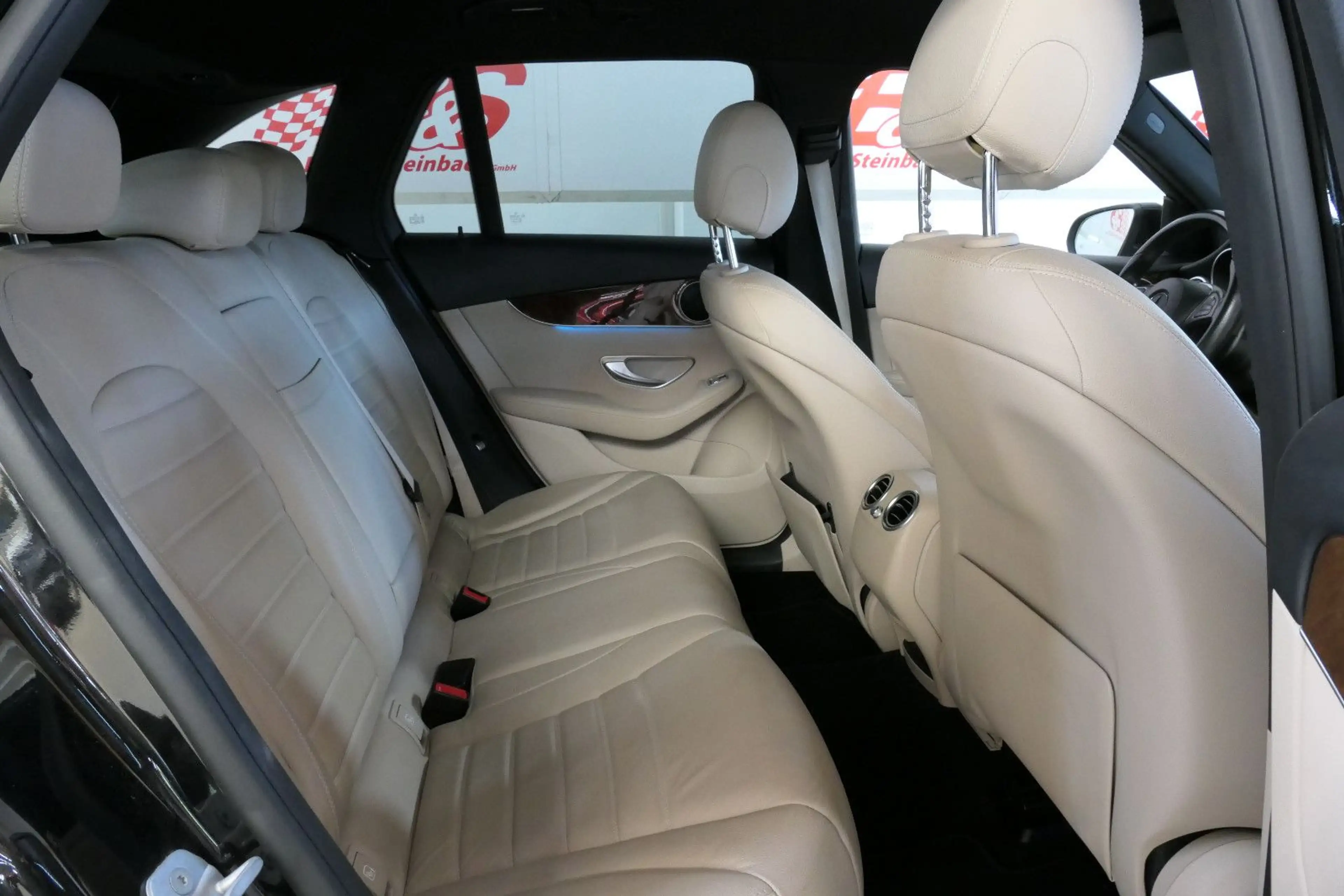 Mercedes-Benz GLC 250 d 4Matic Exclusiv *LED*AHK*LEDER*LUFT* — photo 12