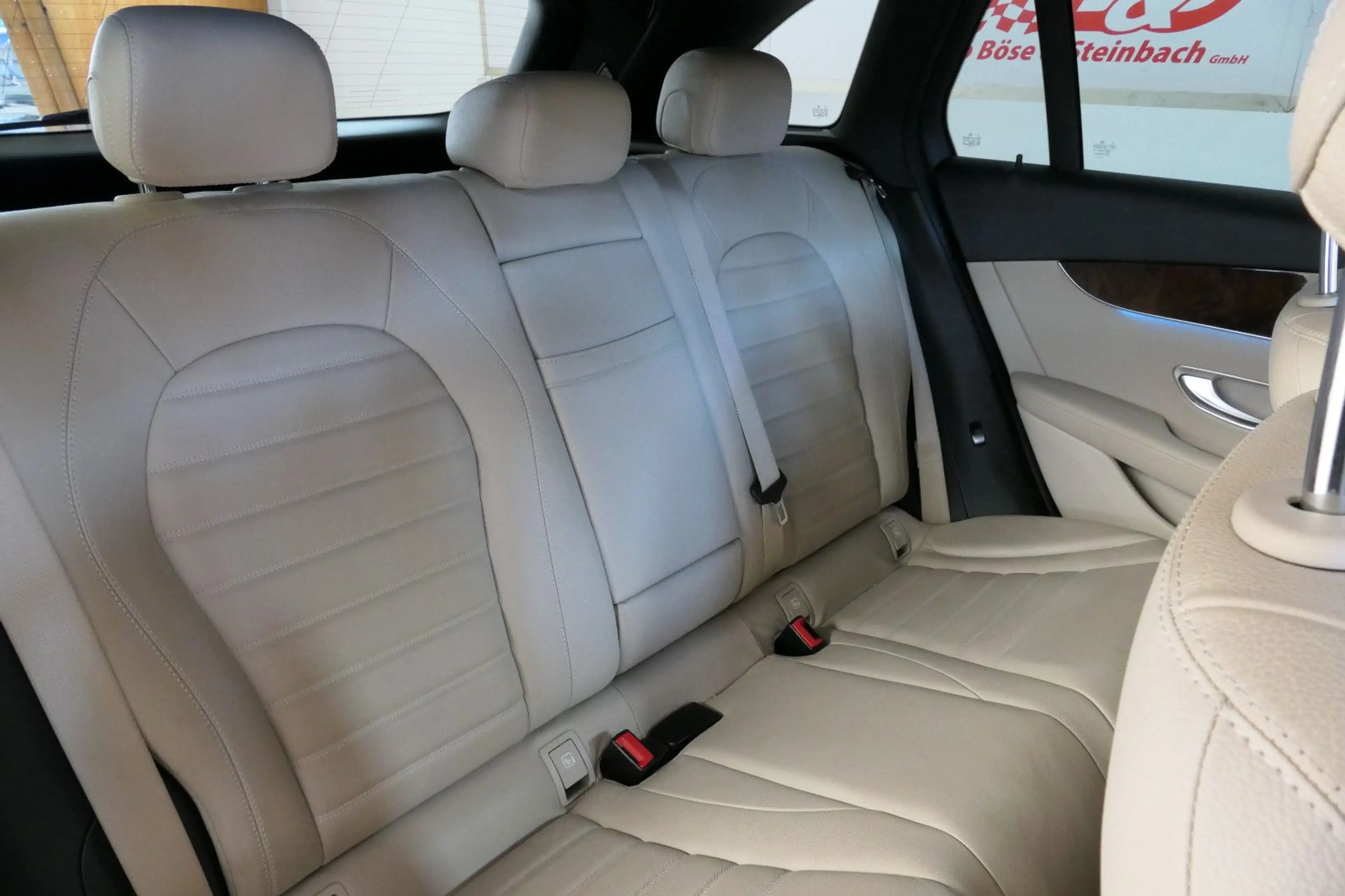Mercedes-Benz GLC 250 d 4Matic Exclusiv *LED*AHK*LEDER*LUFT* — photo 10