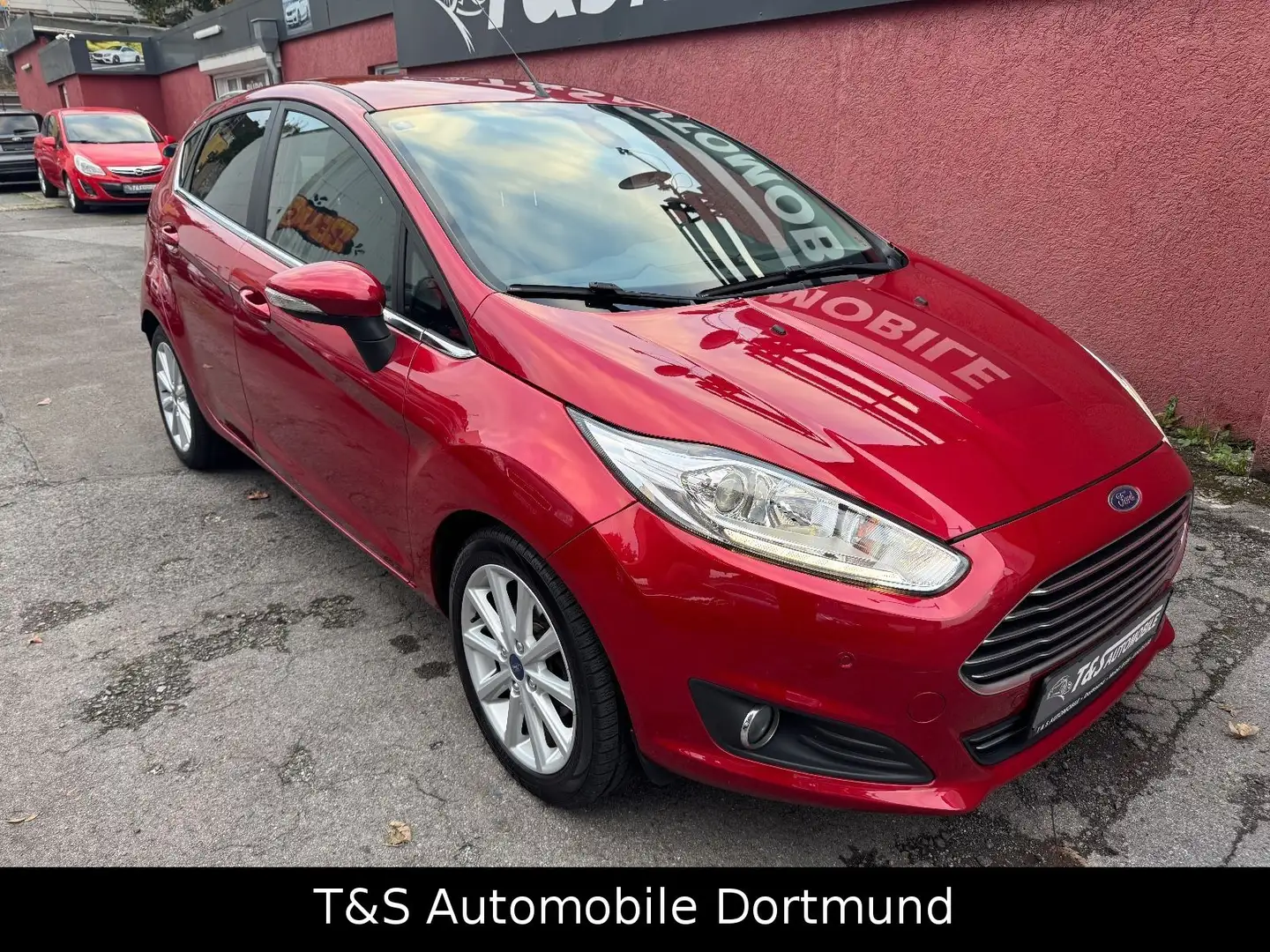 Ford Fiesta Titanium ( Zahnriemen & Service Neu ) Rot - 2