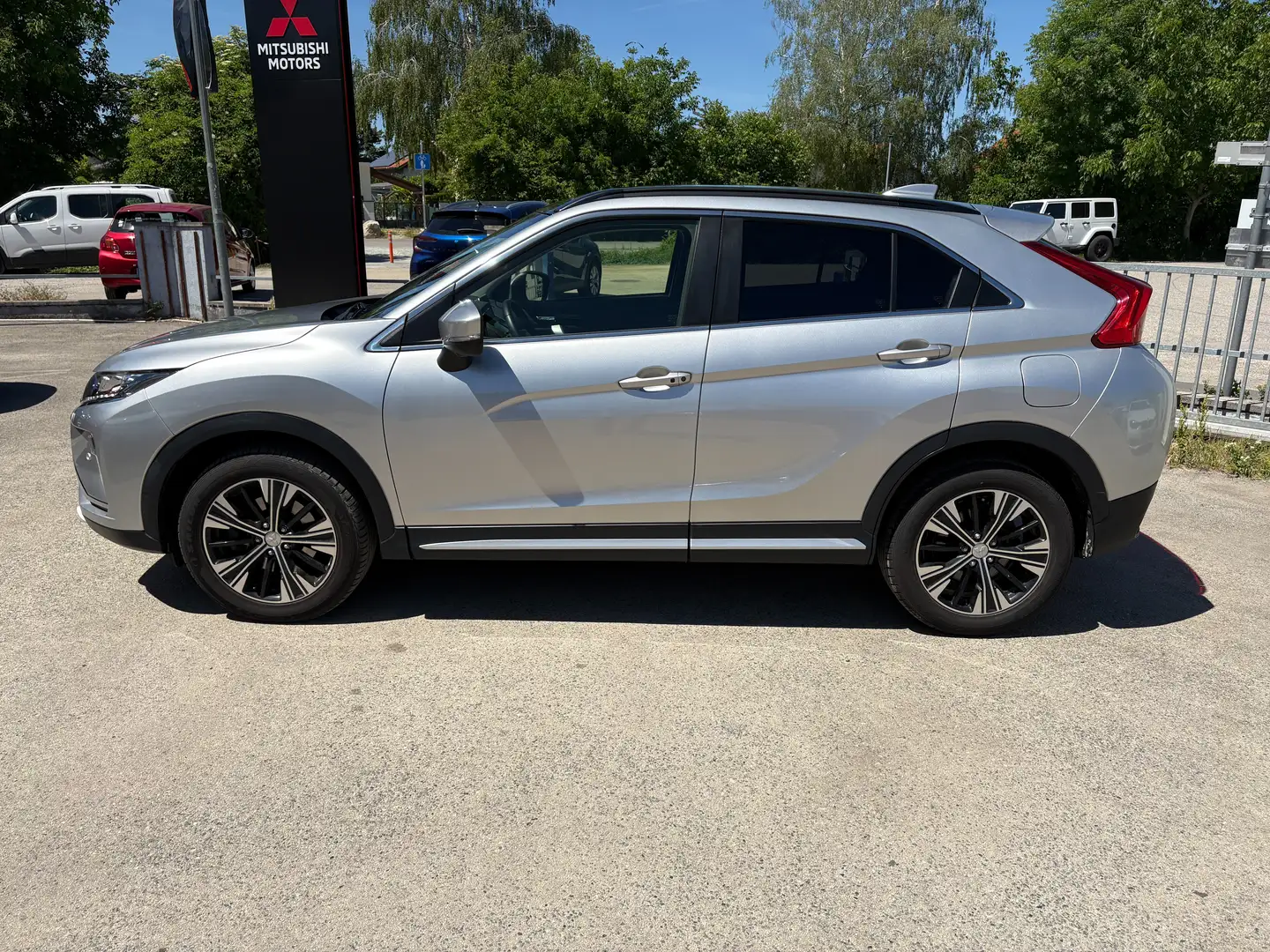 Mitsubishi Eclipse Cross 1,5 TC Intense+ First Edition Silber - 2