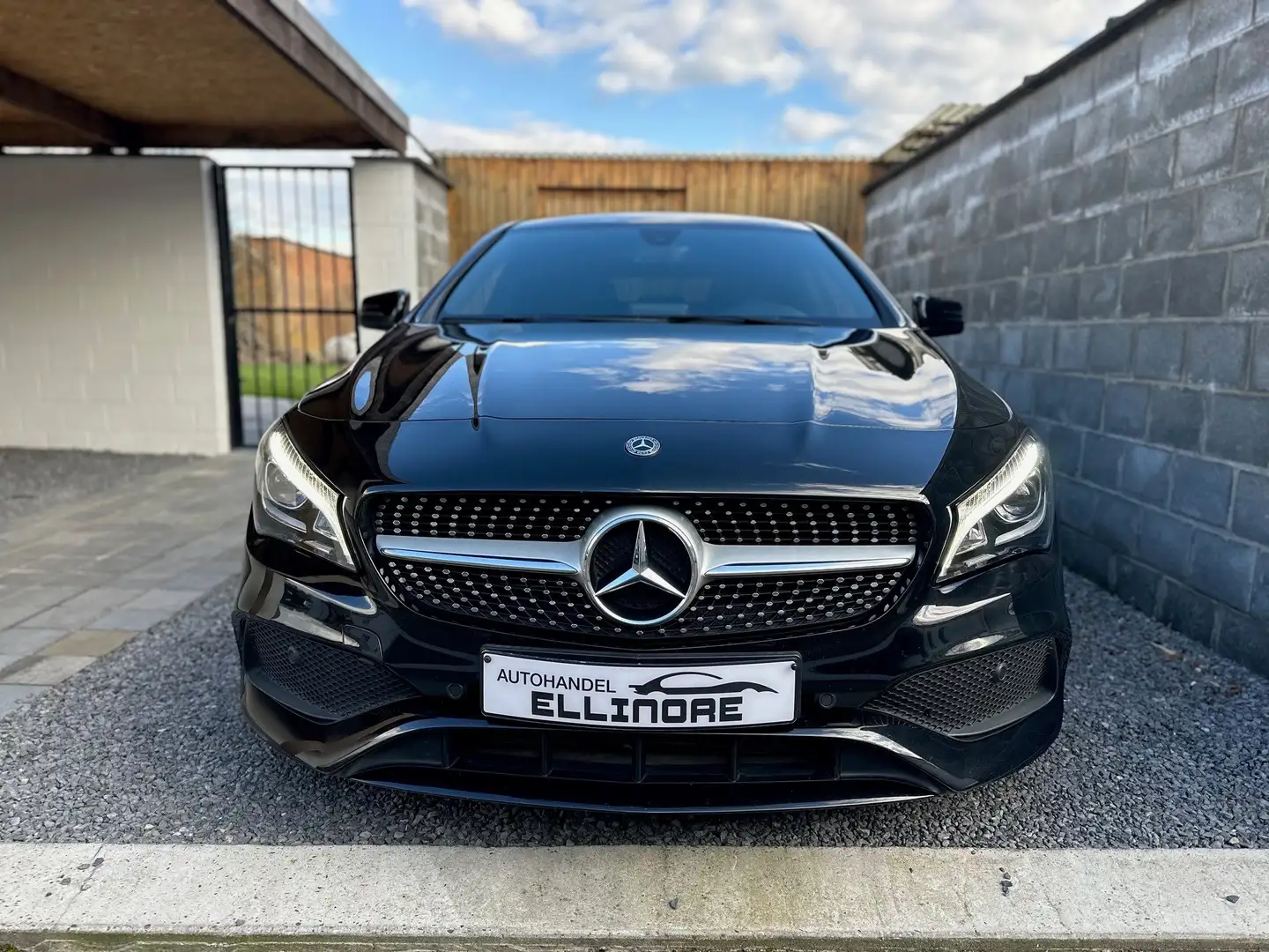 Mercedes-Benz CLA 180 d AMG Line Led Navi Alcantara BT Camera Facelift Negro - 2