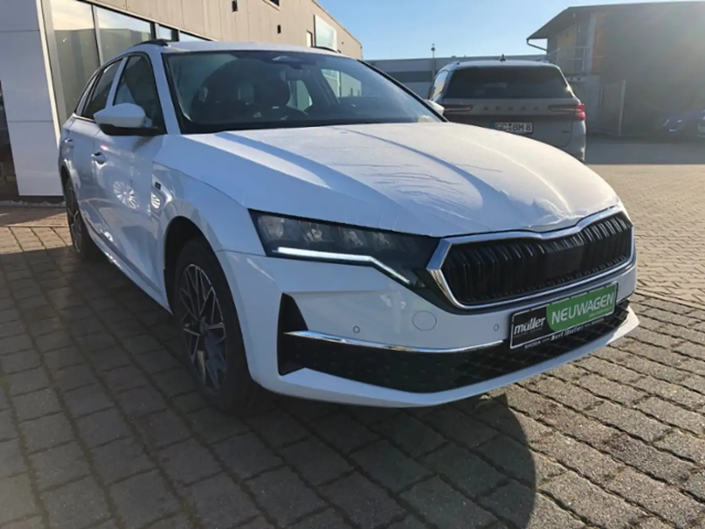 Skoda Octavia Combi Tour AHZV SmartLink DAB Navi Weiß - 2