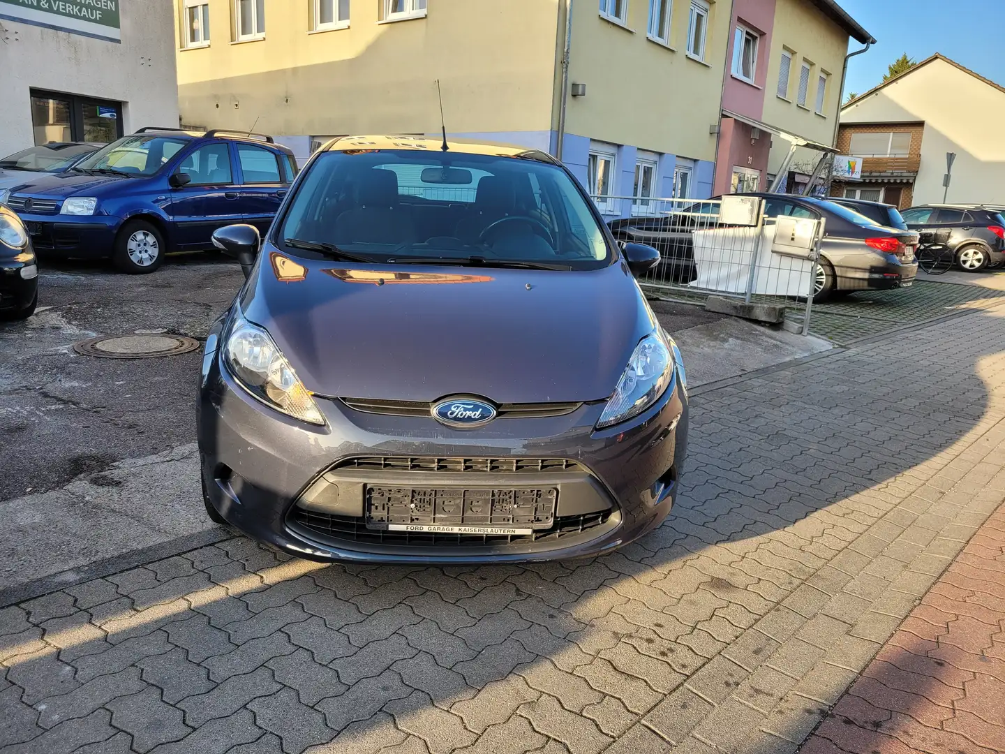 Ford Fiesta Trend Grau - 1