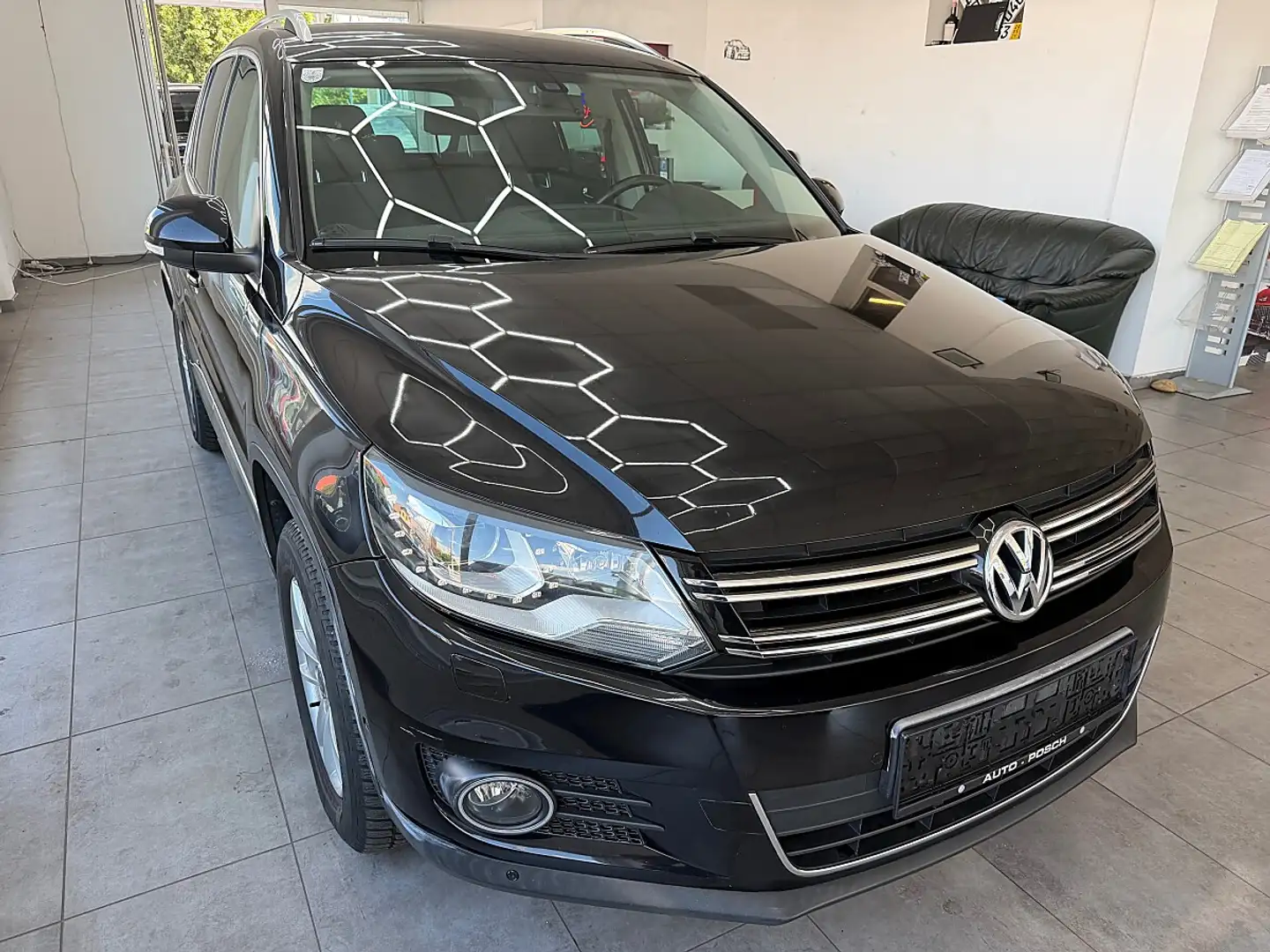 Volkswagen Tiguan 1,4 TSI Sport&Style BMT Schwarz - 2