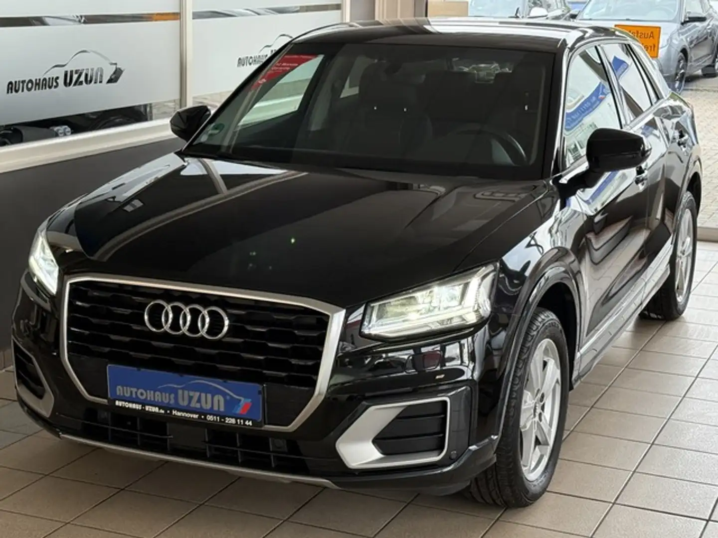 Audi Q2 30 TFSI sport Leder Navi LED PDC Scheckheft Schwarz - 1