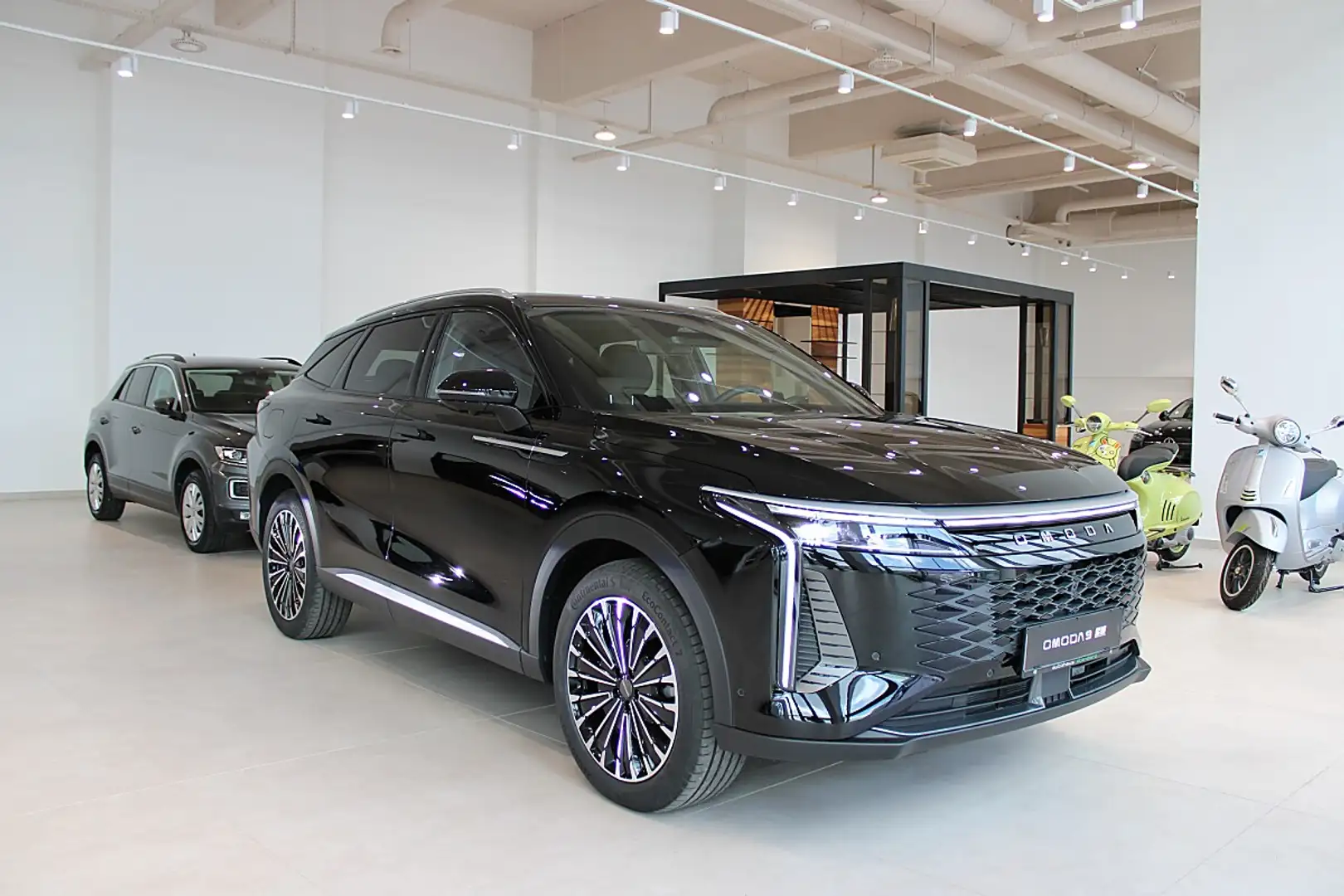 Omoda 9 PHEV 1.5TGDi Premium Line AWD Schwarz - 1