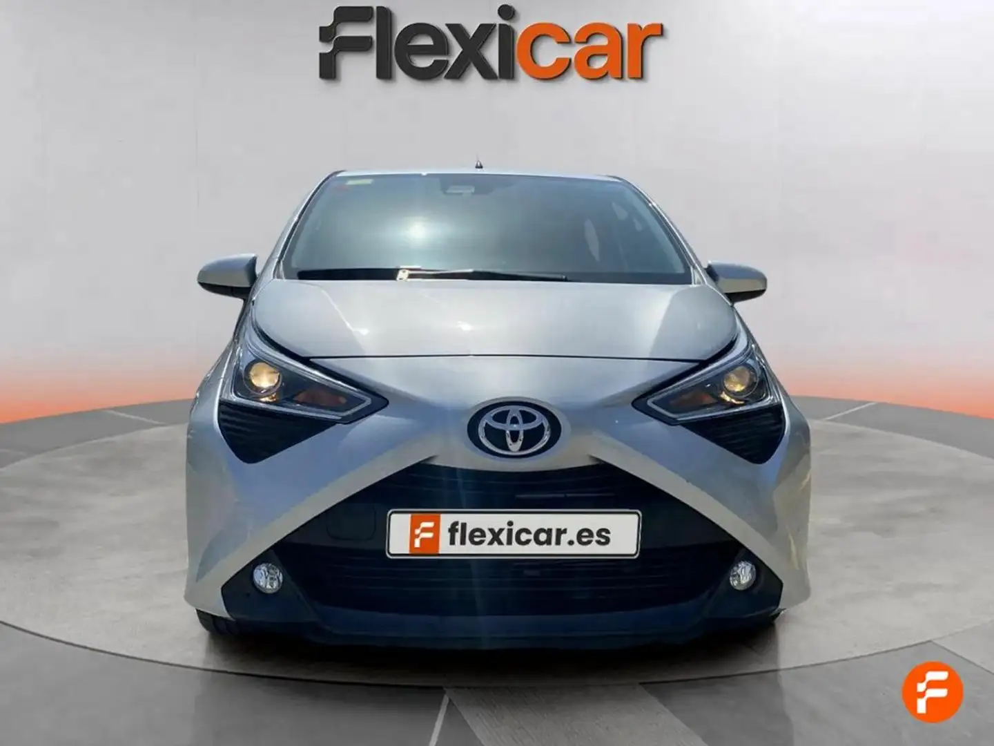 Toyota Aygo 70 x-cite Gris - 2