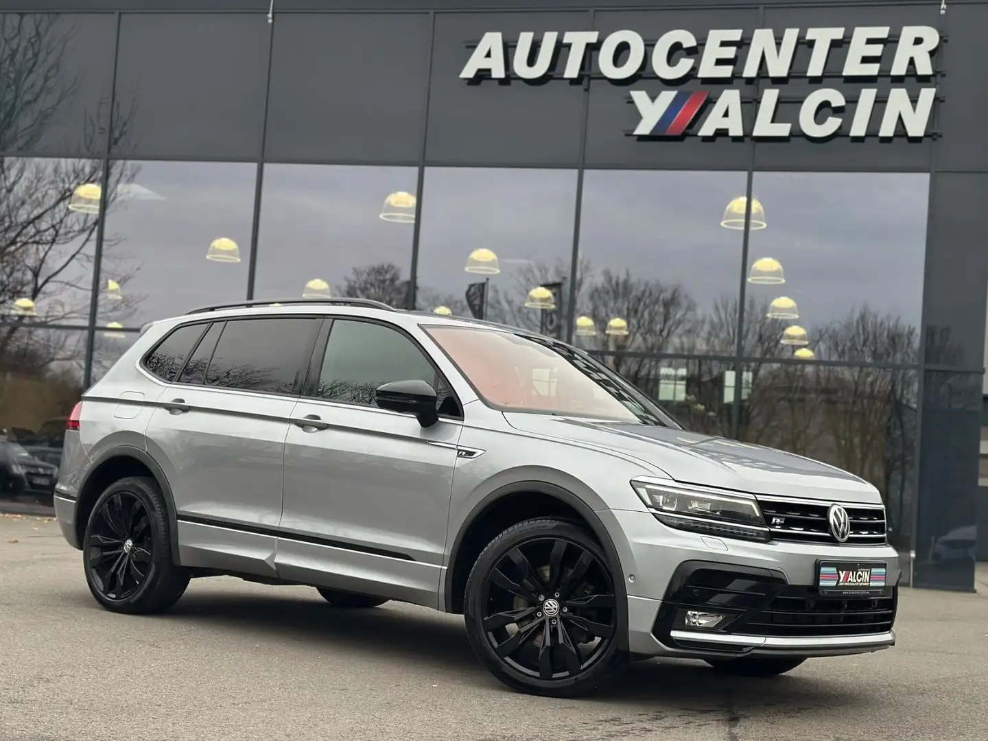 Volkswagen Tiguan Allspace 2.0 TDI SCR DSG 4M 3xR-Line PANO Argent - 1