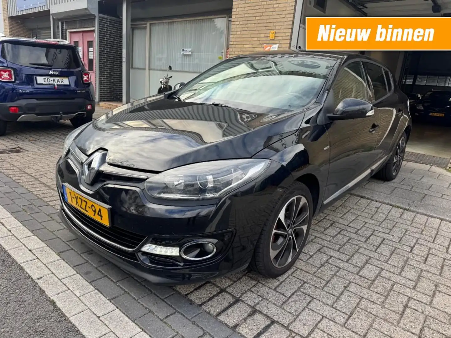 Renault Megane 1.2 TCe Bose 5drs HB CLIMA CARPLAY NETTE AUTO RIJD Schwarz - 1