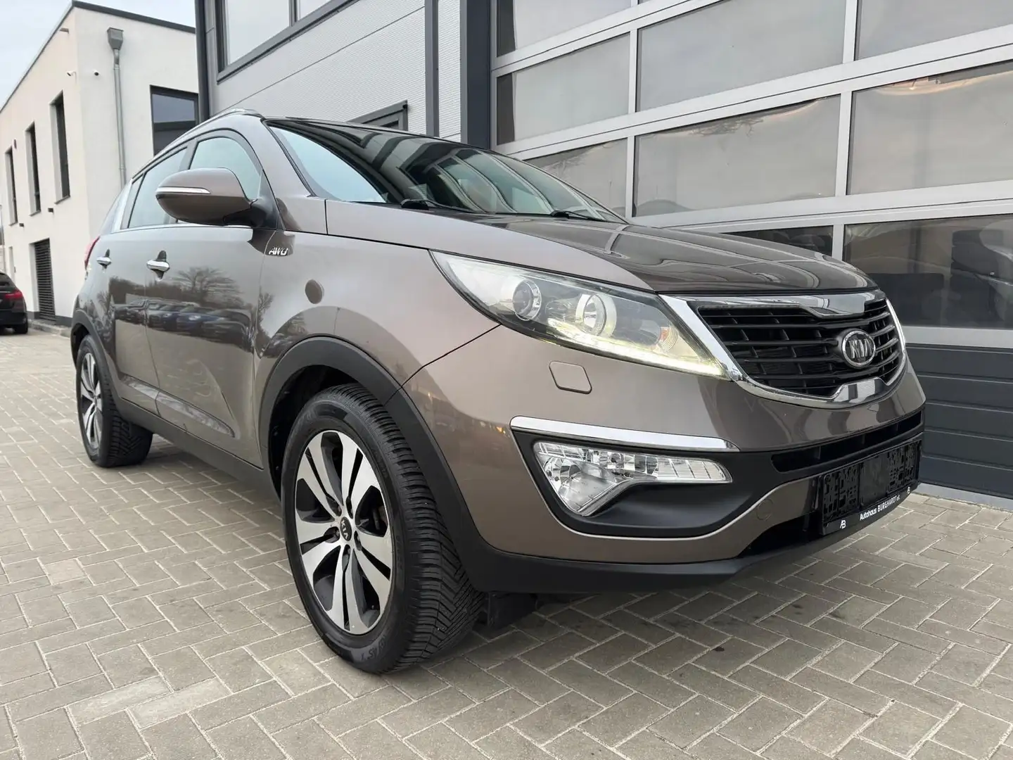Kia Sportage Spirit 4WD 2.0VVTI PANO LEDER XENON - 1