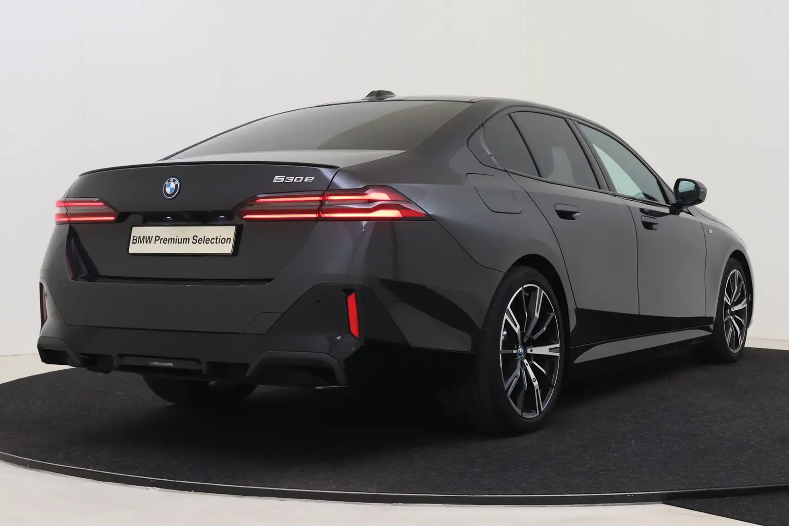 BMW 530 5 Serie 530e High Executive M Sport Automaat / Pan Grijs - 2