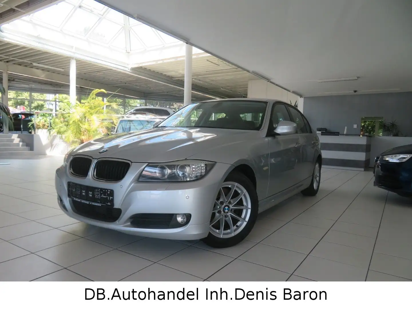 BMW 320 d Lim. Navi Xenon PDC SHZ Alu Silber - 1