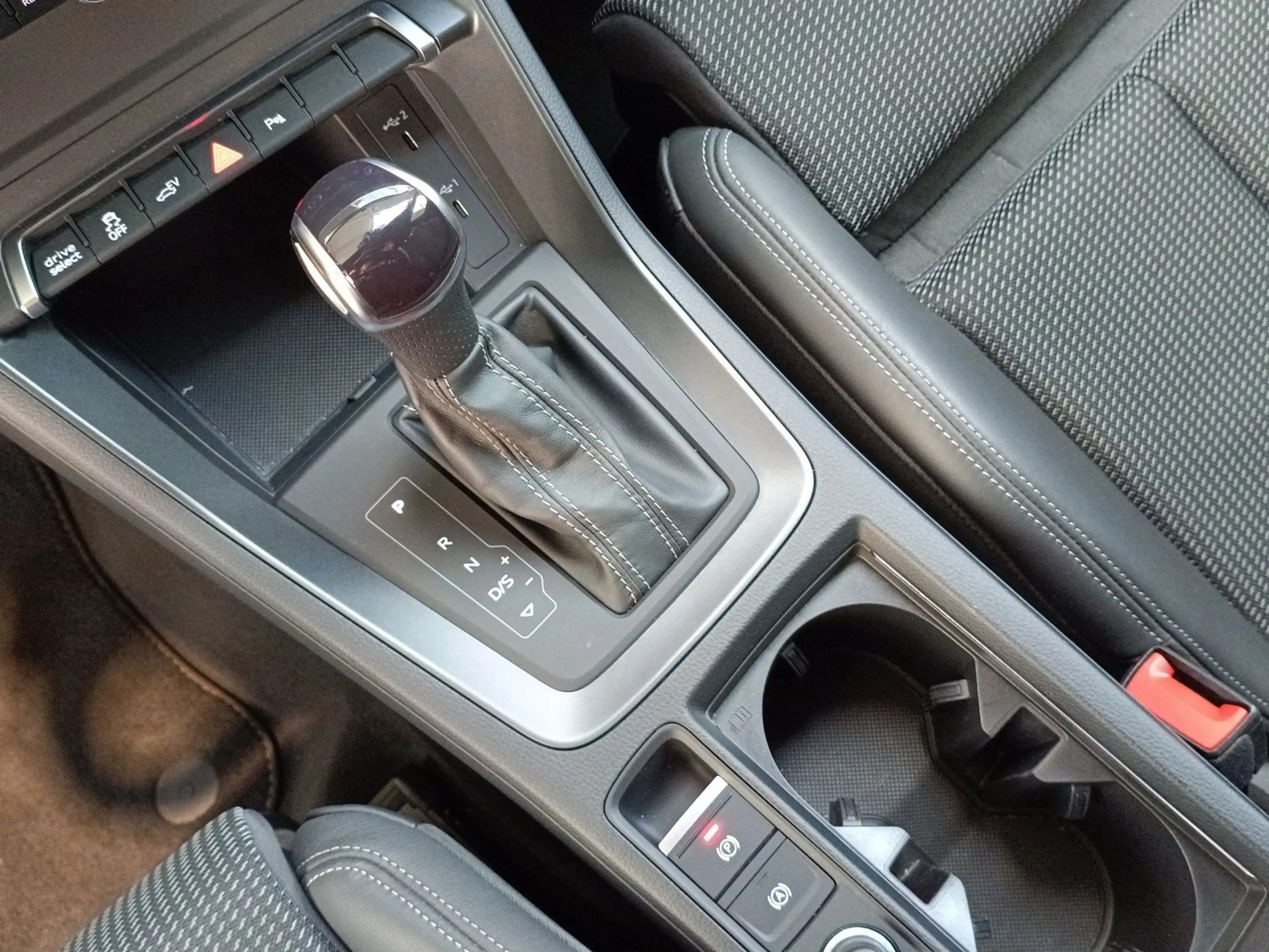 Audi Q3 45 TFSIe 2x S LINE LED NAVI PANO LM20 SONOS — photo 7