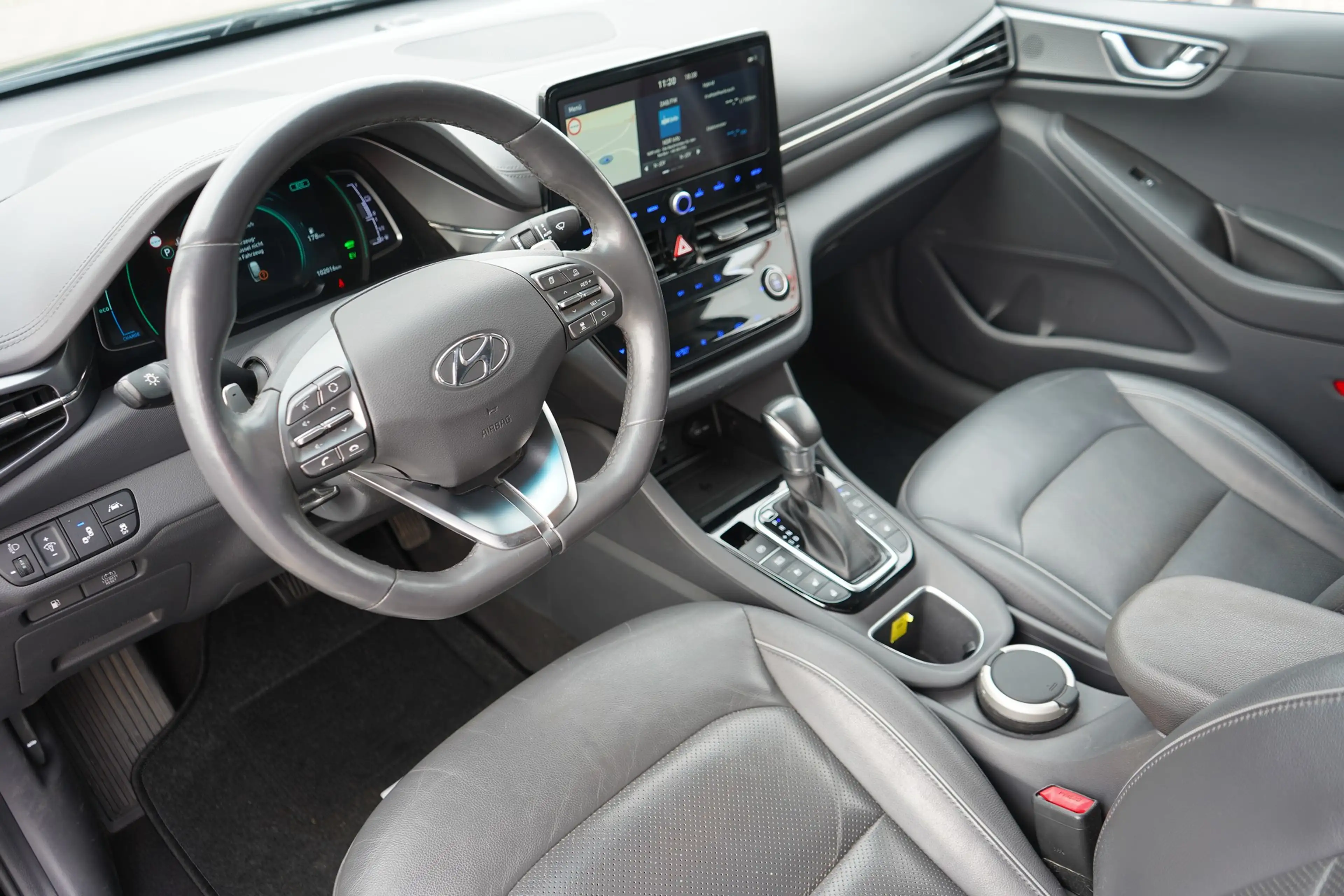 Hyundai IONIQ Ioniq 1.6 Hybrid LED Navi Sitzbelüftung AHK ACC — photo 11