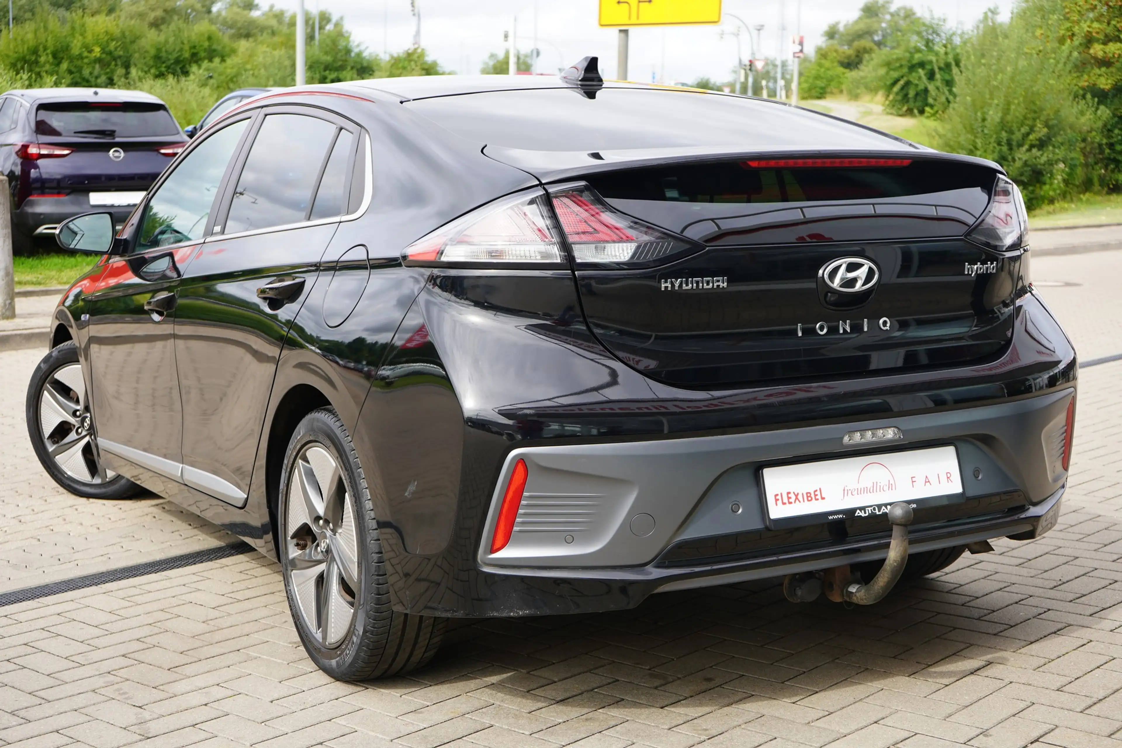 Hyundai IONIQ Ioniq 1.6 Hybrid LED Navi Sitzbelüftung AHK ACC — photo 4